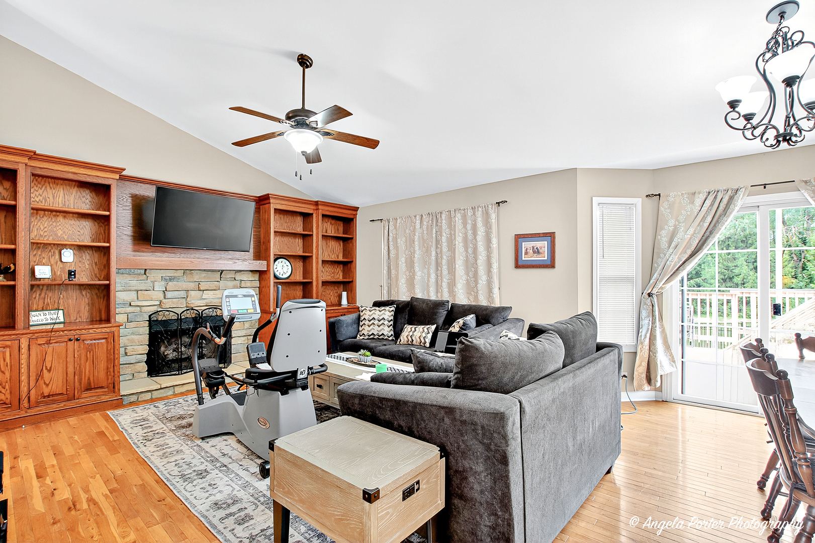 Mchenry, Illinois, 60051, United States, 4 Bedrooms Bedrooms, ,4 BathroomsBathrooms,Residential,For Sale,1916505