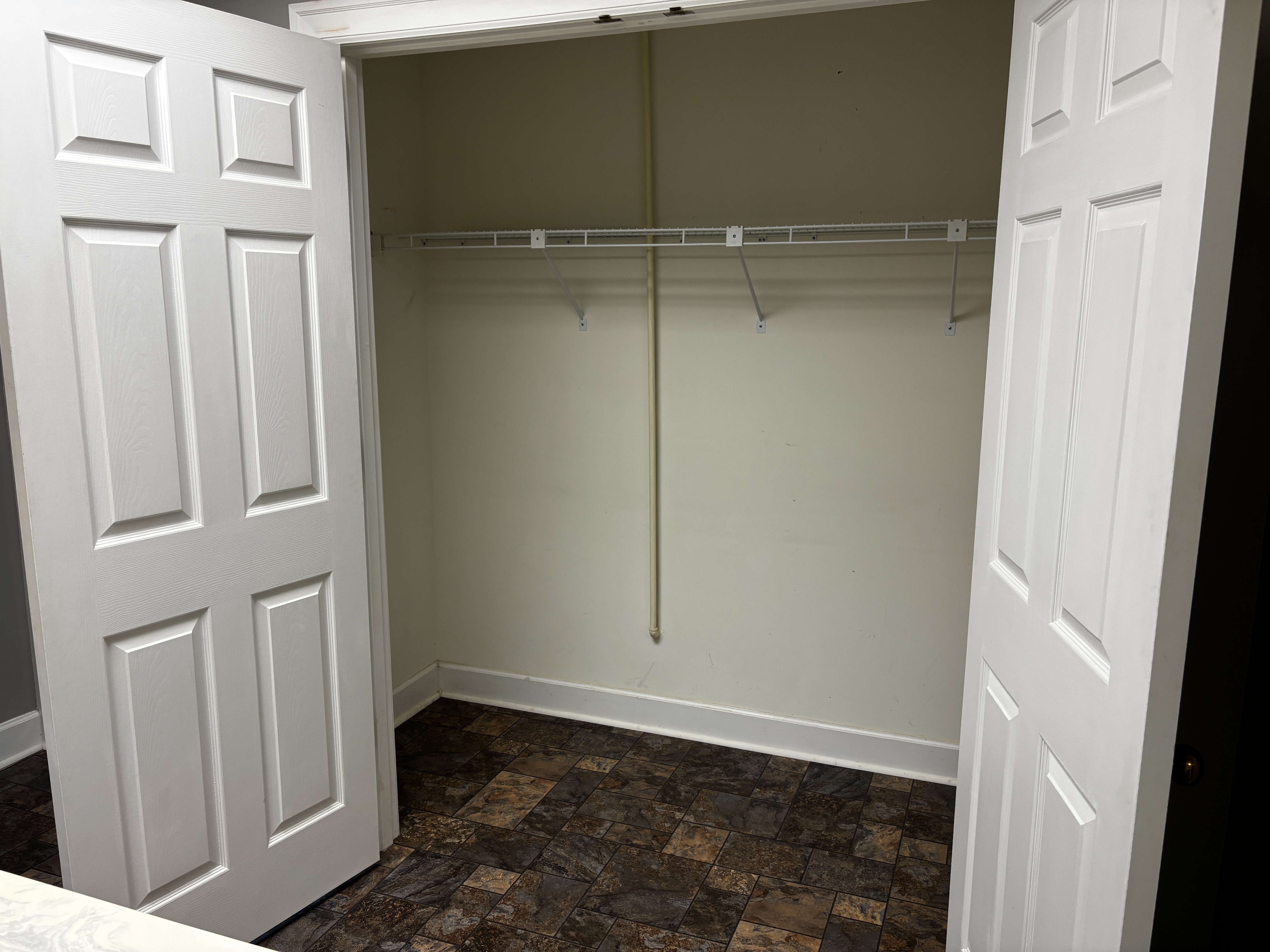 Frankfort, Kentucky, 40601, United States, 3 Bedrooms Bedrooms, ,3 BathroomsBathrooms,Residential,For Sale,2049157