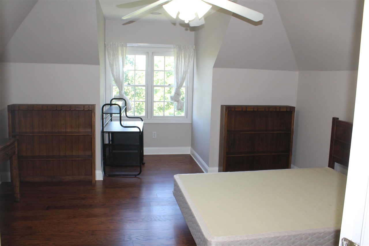 Bowling Green, Kentucky, 42104, United States, 5 Bedrooms Bedrooms, ,3 BathroomsBathrooms,Residential,For Sale,1827848