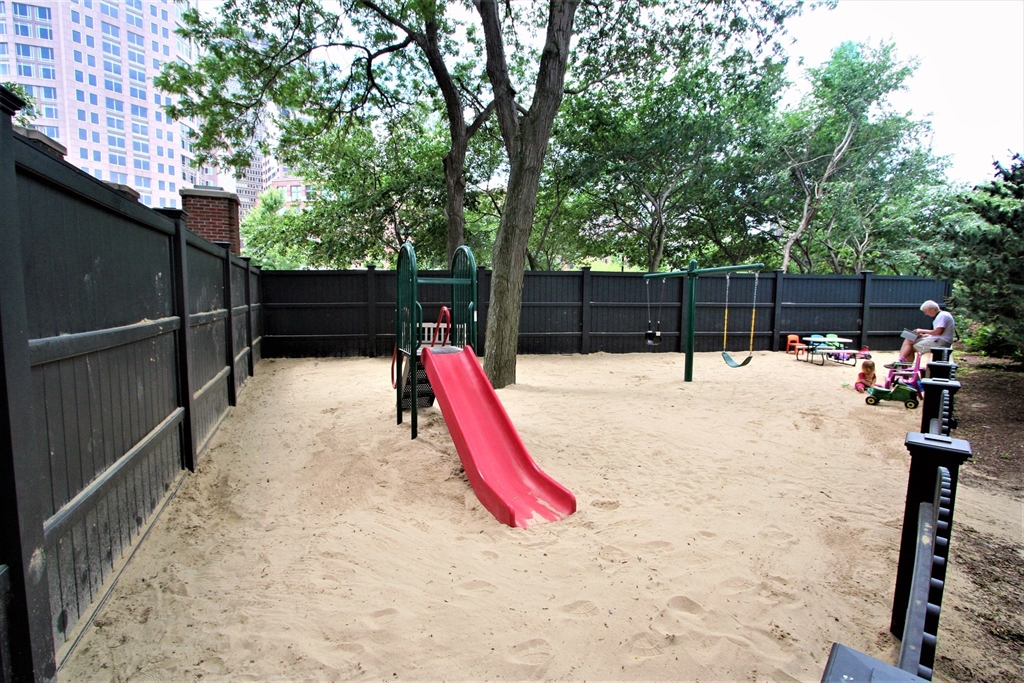 Boston, Massachusetts, 02110, United States, 1 Bedroom Bedrooms, ,2 BathroomsBathrooms,Residential,For Sale,1745090