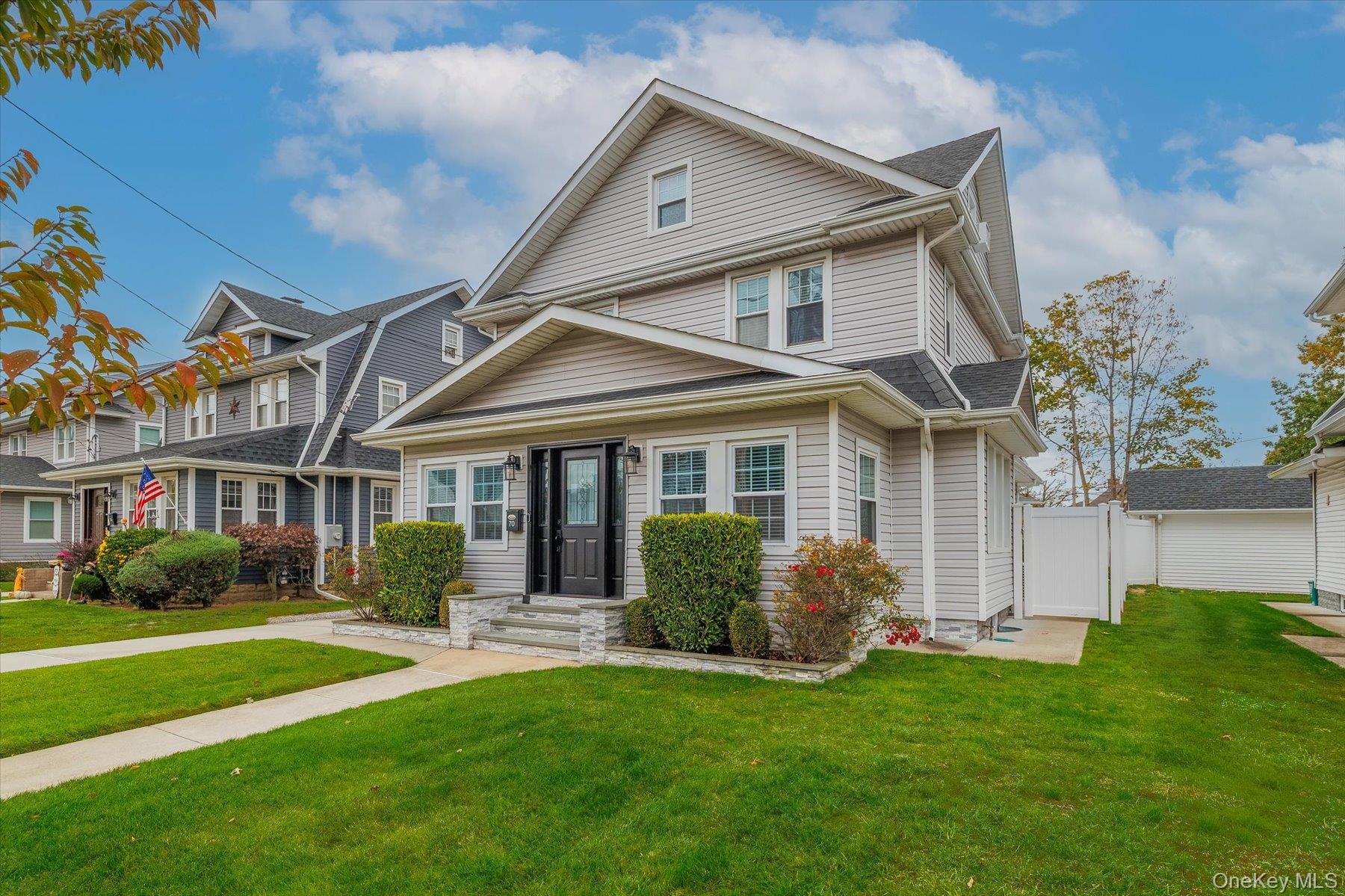 Lynbrook, New York, 11563, United States, 3 Bedrooms Bedrooms, ,2 BathroomsBathrooms,Residential,For Sale,1988362