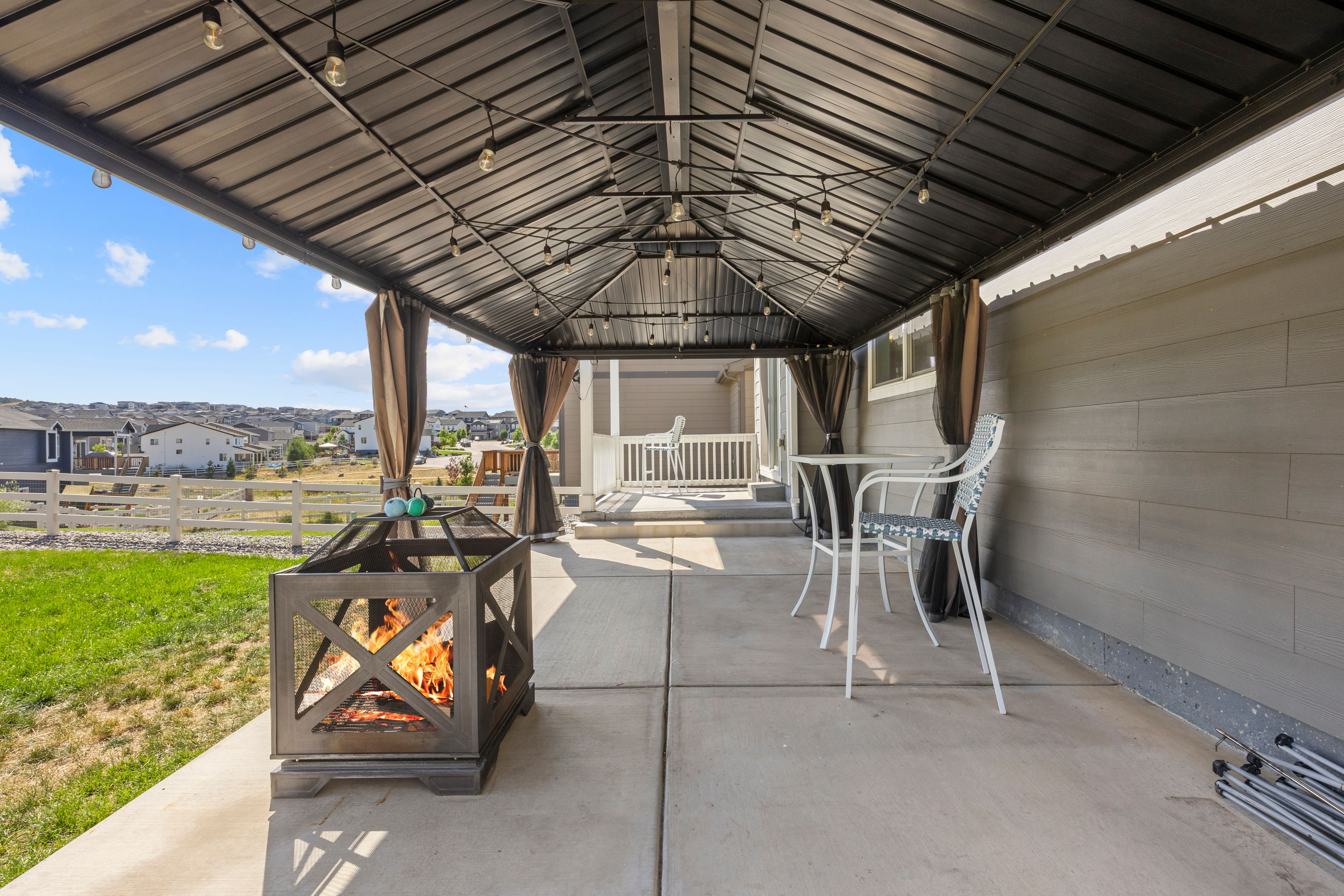  Perfect Blend of Modern Style, Functionality, and Mesa Views - 物件實景