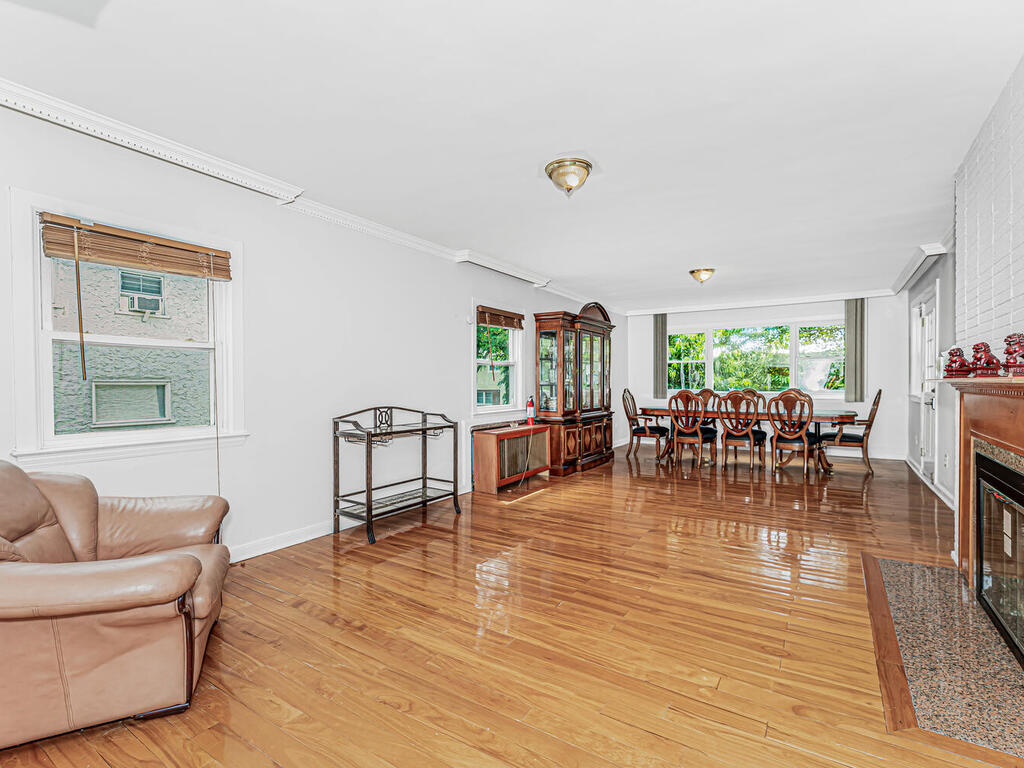 Yonkers, New York, 10710, United States, 5 Bedrooms Bedrooms, ,3 BathroomsBathrooms,Residential,For Sale,1983981