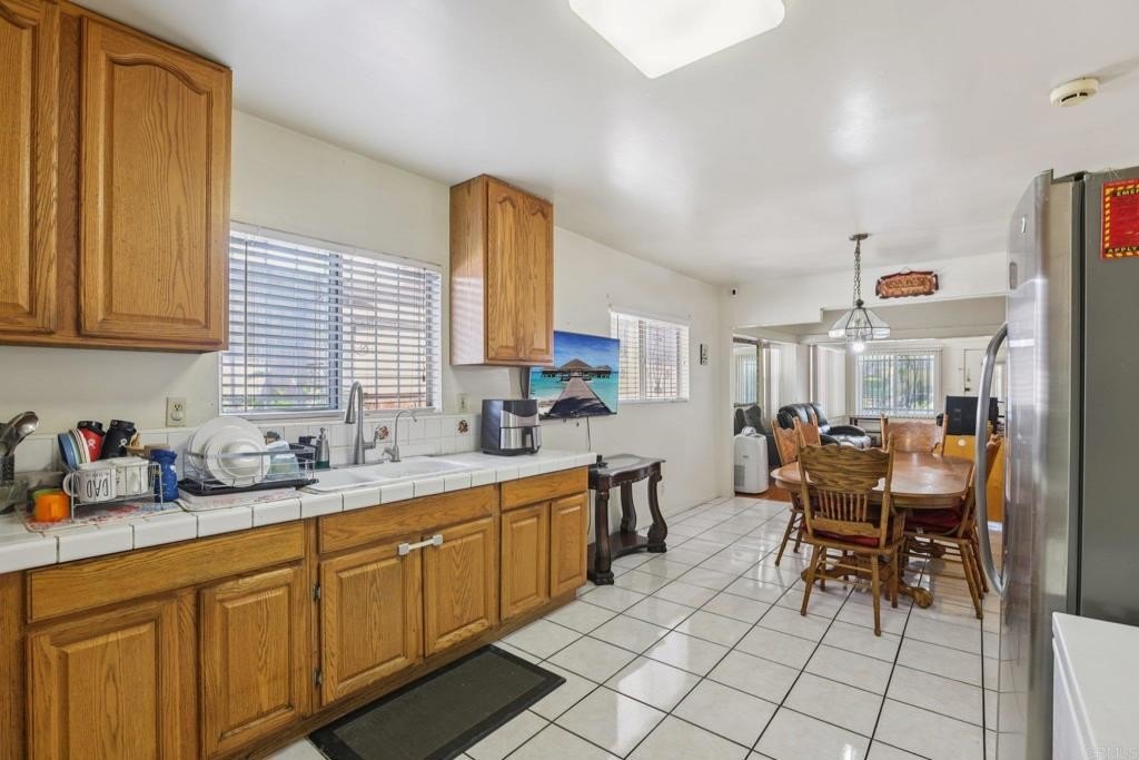 Los Angeles, California, 90038, United States, 3 Bedrooms Bedrooms, ,2 BathroomsBathrooms,Residential,For Sale,1925256