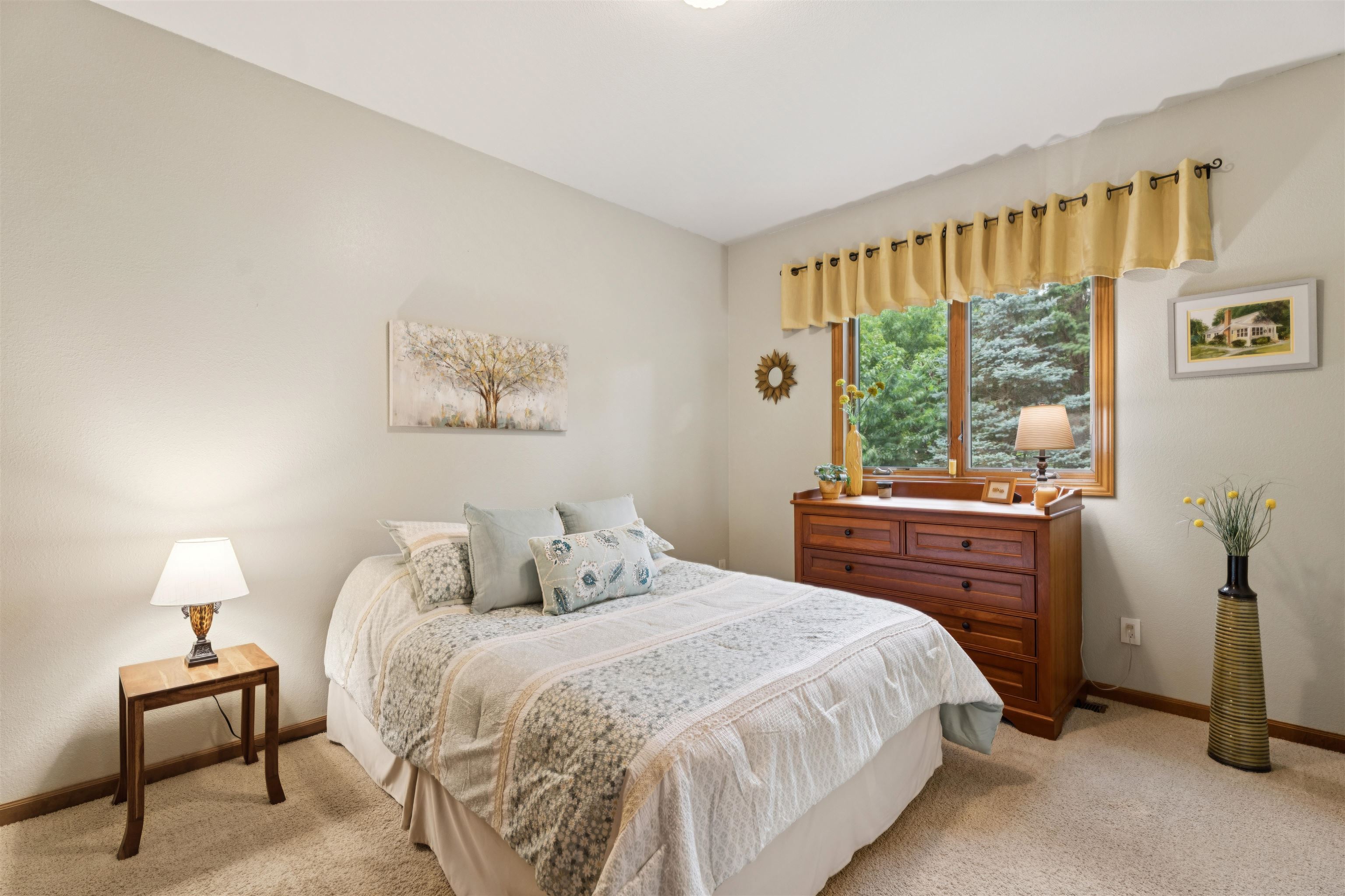 NEENAH, Wisconsin, 54956, United States, 3 Bedrooms Bedrooms, ,2 BathroomsBathrooms,Residential,For Sale,1913087