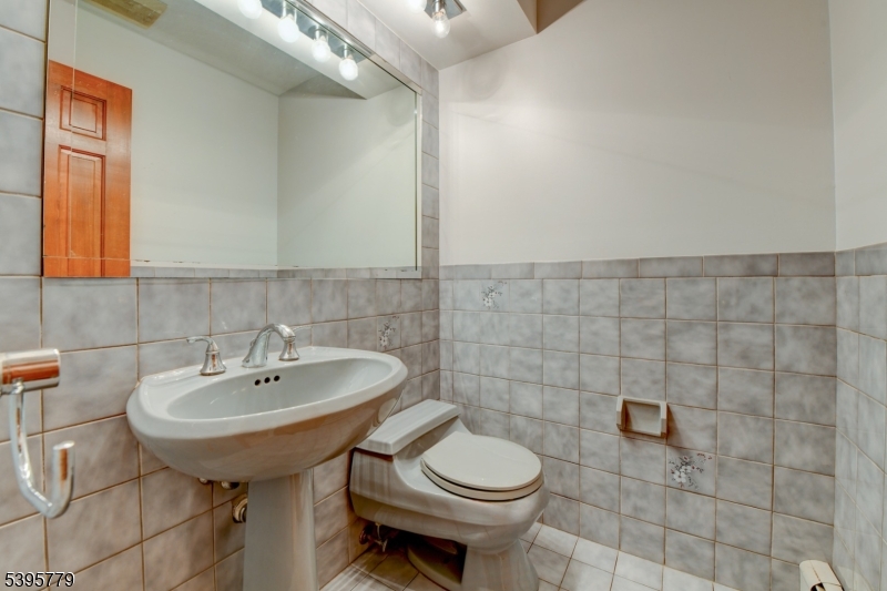 Kinnelon Boro, New Jersey, 07405, United States, 3 Bedrooms Bedrooms, ,3 BathroomsBathrooms,Residential,For Sale,1989629