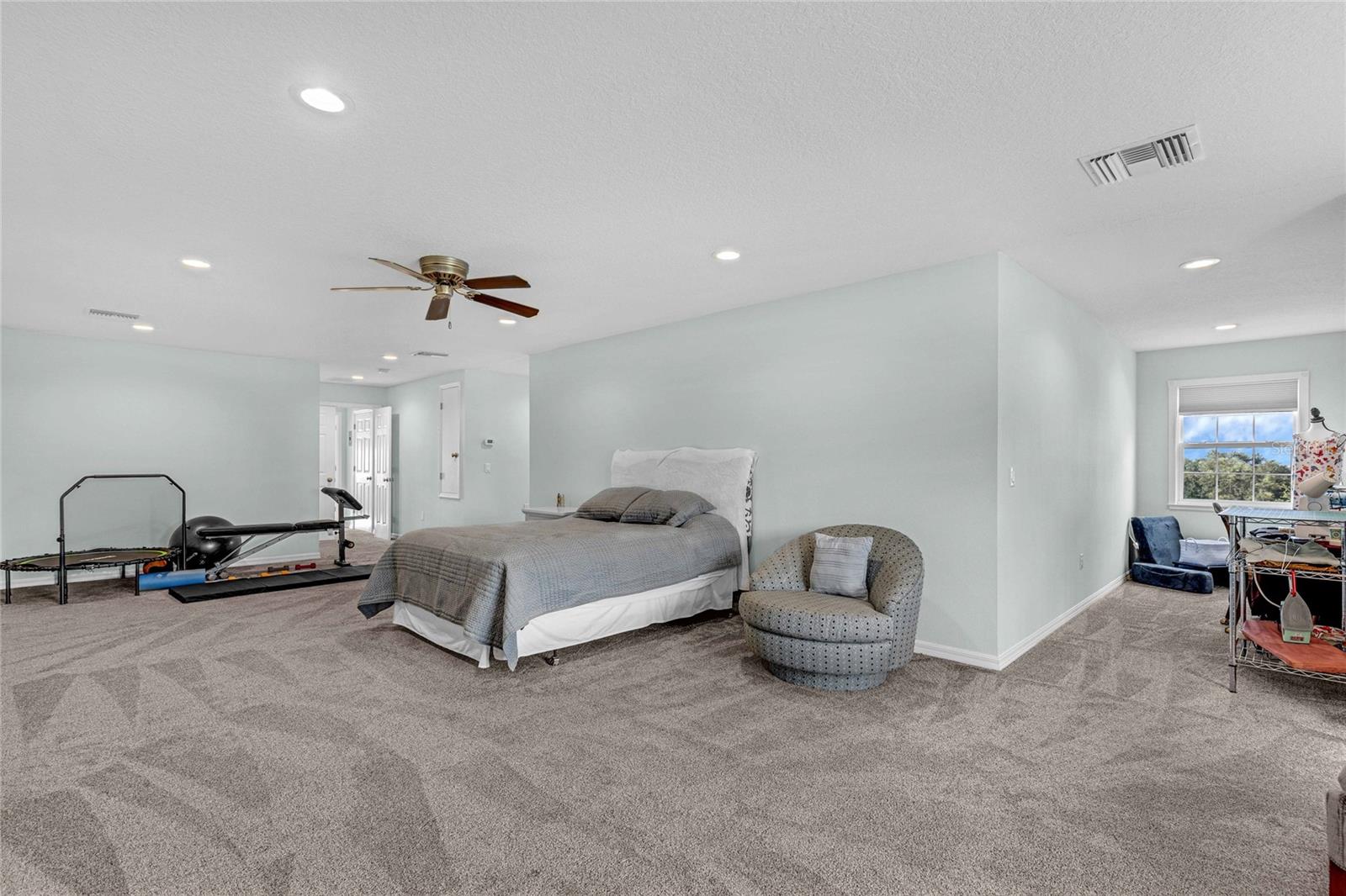 WEIRSDALE, Florida, 32195, United States, 5 Bedrooms Bedrooms, ,3 BathroomsBathrooms,Residential,For Sale,1921300