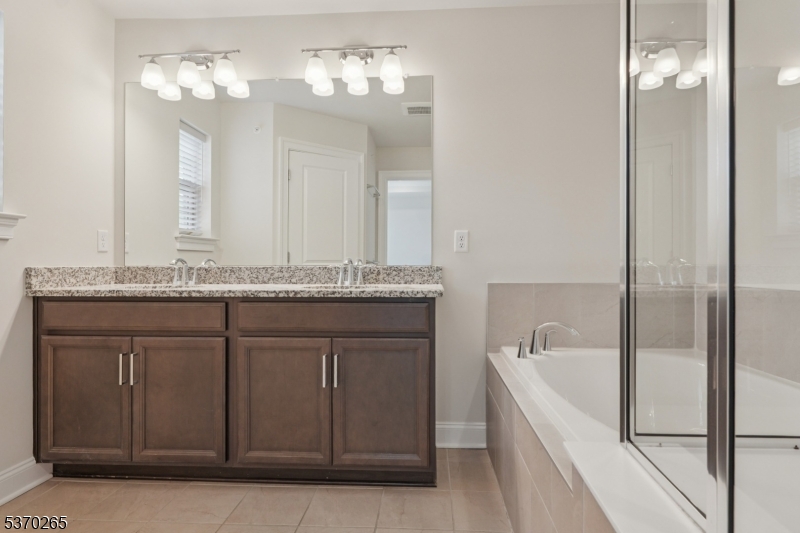 Warren Twp., New Jersey, 07059, United States, 4 Bedrooms Bedrooms, ,4 BathroomsBathrooms,Residential,For Sale,1940451