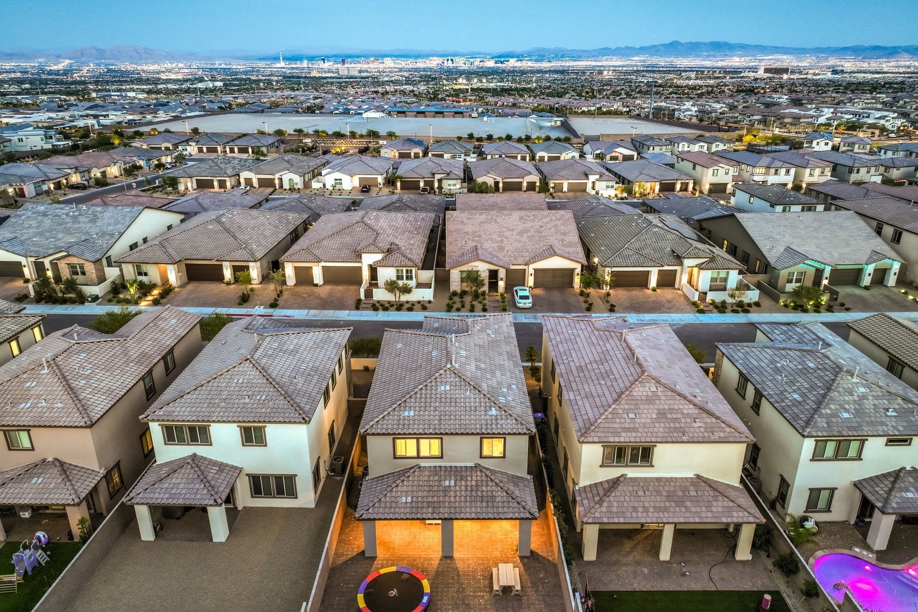  Beautifully Upgraded 2-Story Home in a Gated Community in Summerlin West - 物件實景