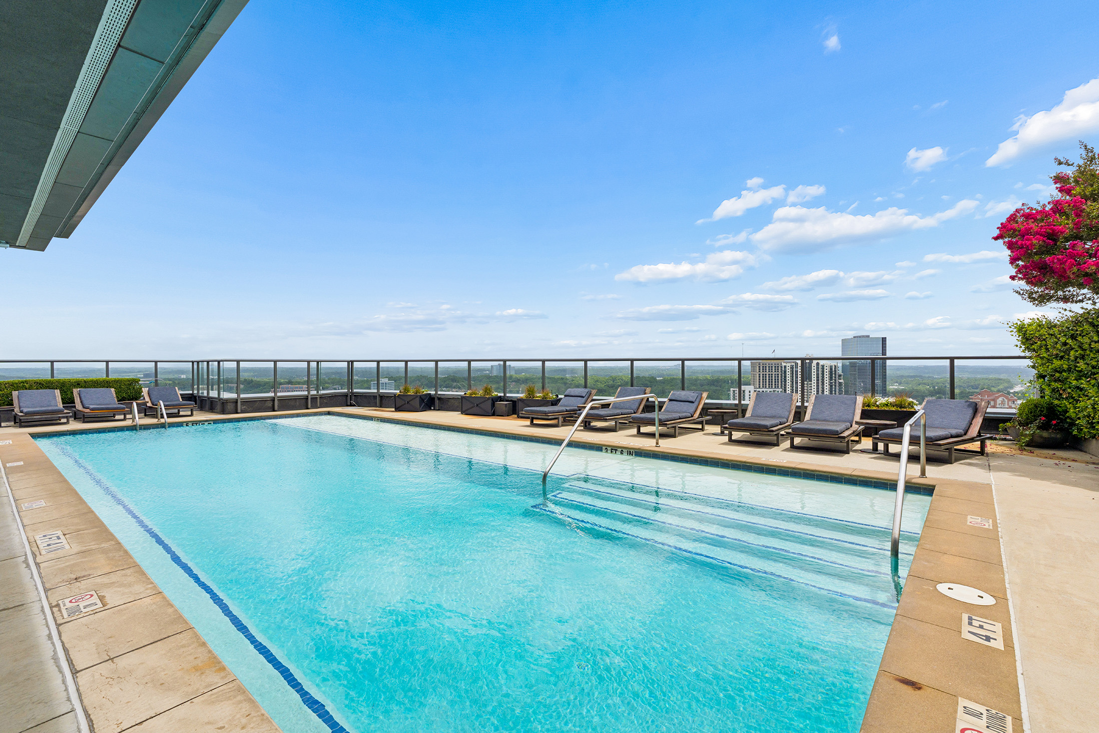  The Ritz-Carlton Residence — A Home With a View - 物件實景