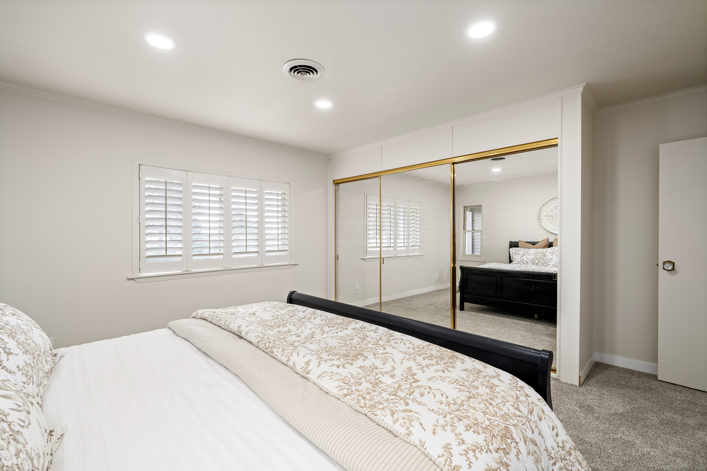  Beautifully Maintained 1960s Home - 物件實景