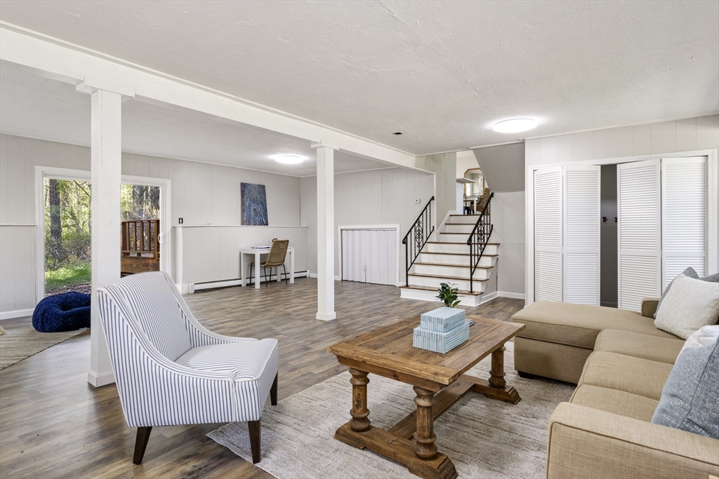 Mansfield, Massachusetts, 02048, United States, 4 Bedrooms Bedrooms, ,2 BathroomsBathrooms,Residential,For Sale,1942588