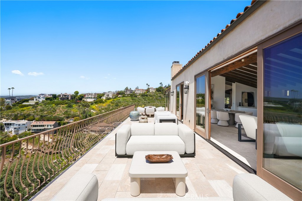 Laguna Beach, California, 92651, United States, 5 Bedrooms Bedrooms, ,6 BathroomsBathrooms,Residential,For Sale,1908512