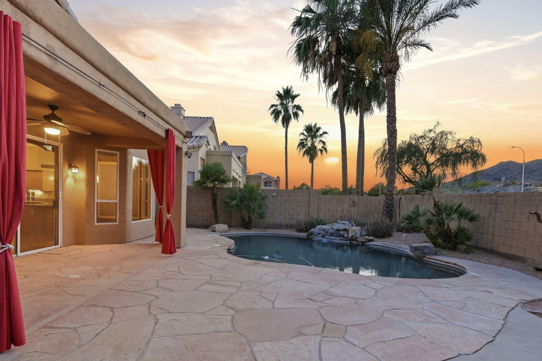  718 E Mountain Sage Drive ¦Phoenix, AZ - 物件實景