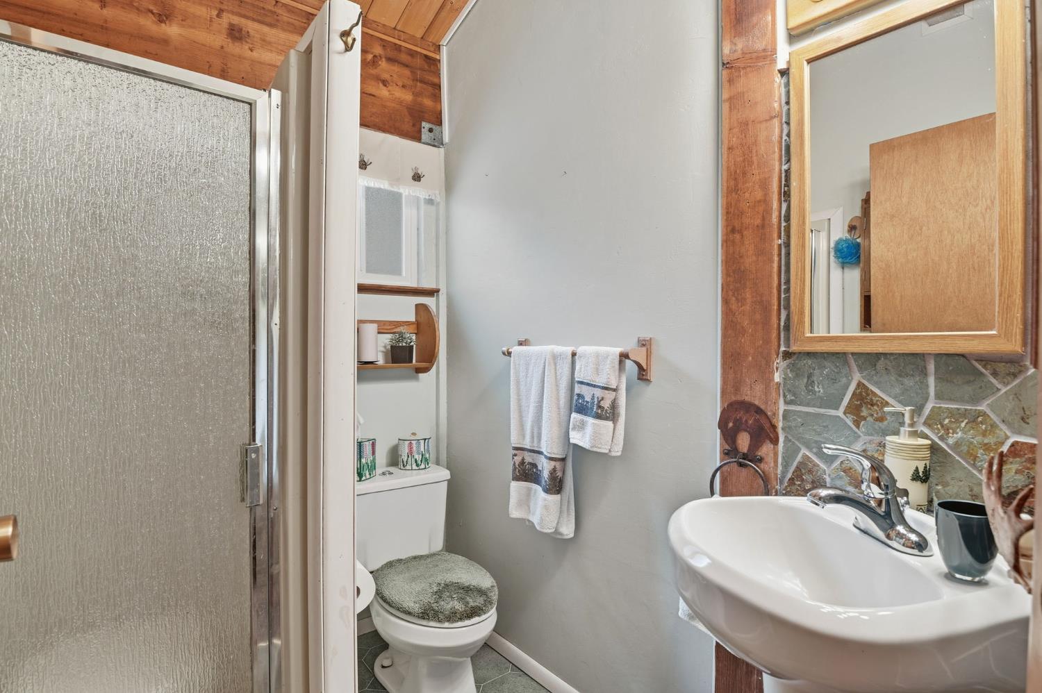 Tahoma, California, 96142, United States, 4 Bedrooms Bedrooms, ,2 BathroomsBathrooms,Residential,For Sale,2003437