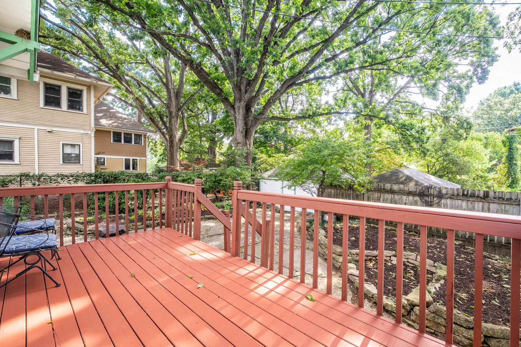  Charming Indianapolis Home with Stained Woodwork and Hardwood Floors - 物件實景