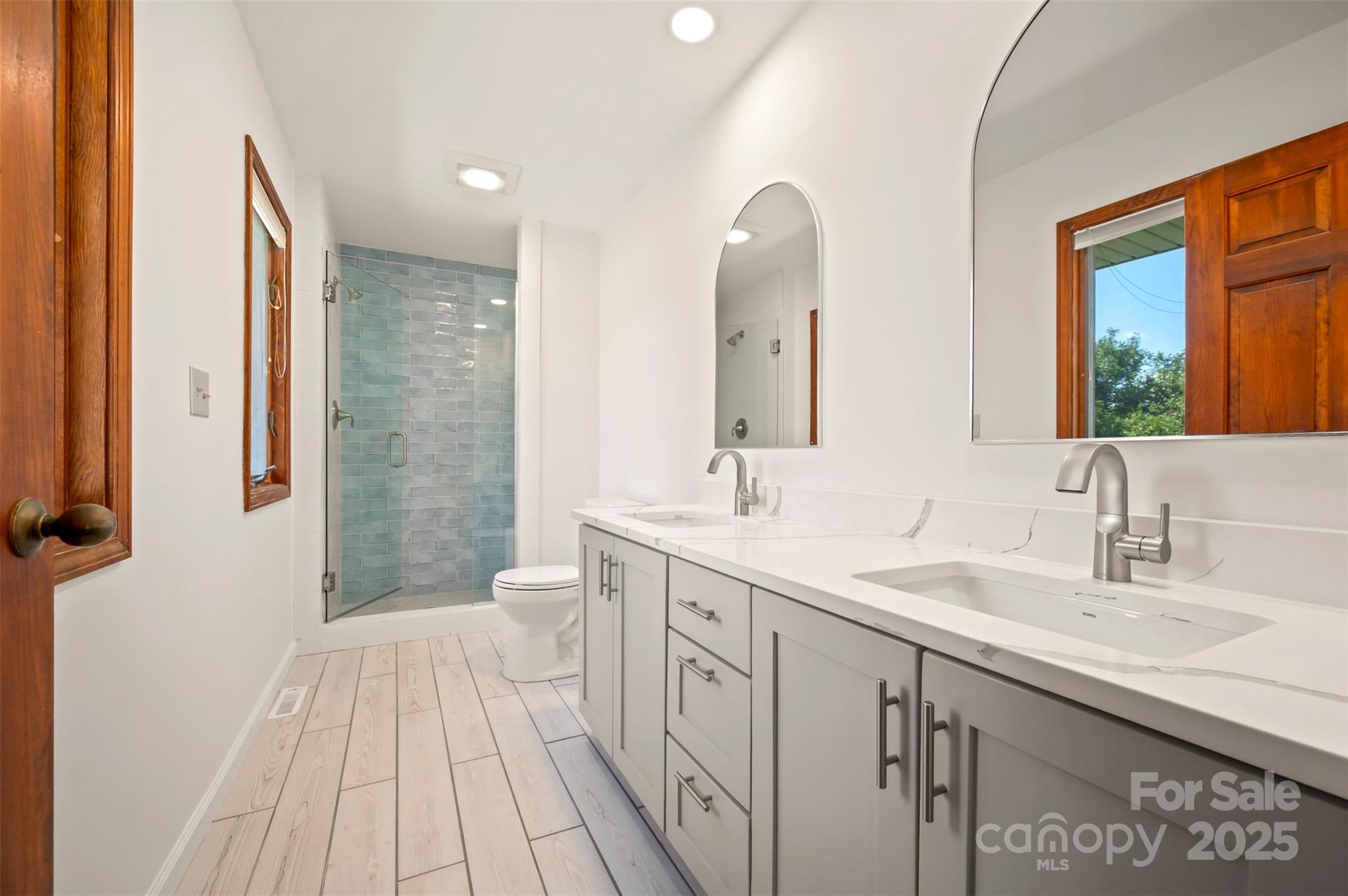 Horse Shoe, North Carolina, 28742, United States, 6 Bedrooms Bedrooms, ,6 BathroomsBathrooms,Residential,For Sale,1927207