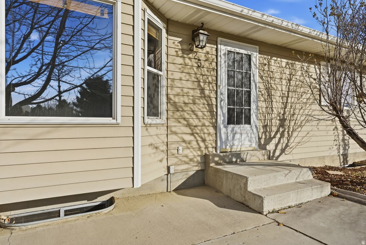 Lehi, Utah, 84043, United States, 4 Bedrooms Bedrooms, ,2 BathroomsBathrooms,Residential,For Sale,2000499