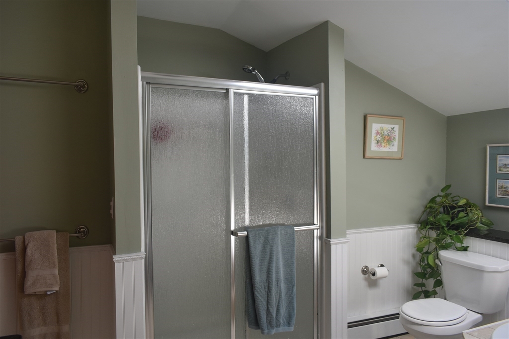 Spencer, Massachusetts, 01562, United States, 5 Bedrooms Bedrooms, ,4 BathroomsBathrooms,Residential,For Sale,1973869