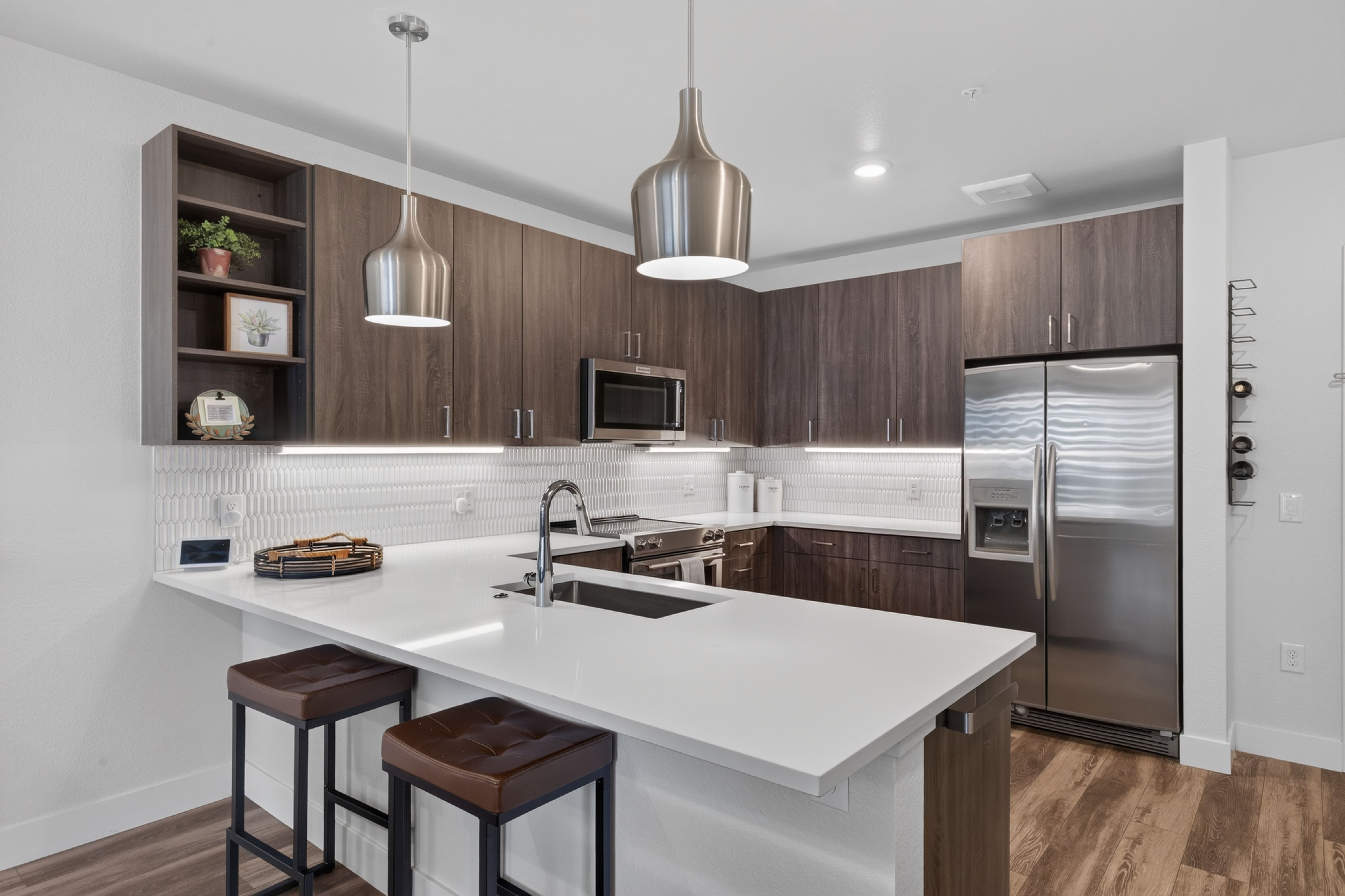  Beautiful unit with a private deck, overlooking Festival Park. - 物件實景