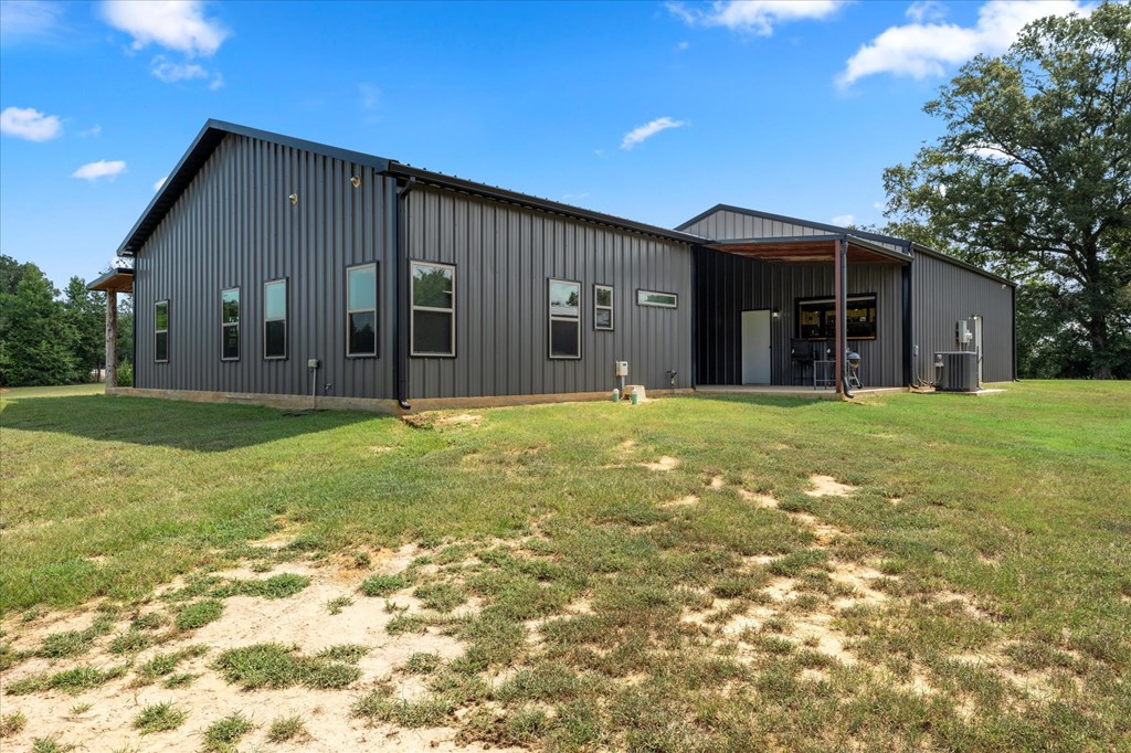 Rusk, Texas, 75785, United States, 1 Bedroom Bedrooms, ,3 BathroomsBathrooms,Residential,For Sale,1918158