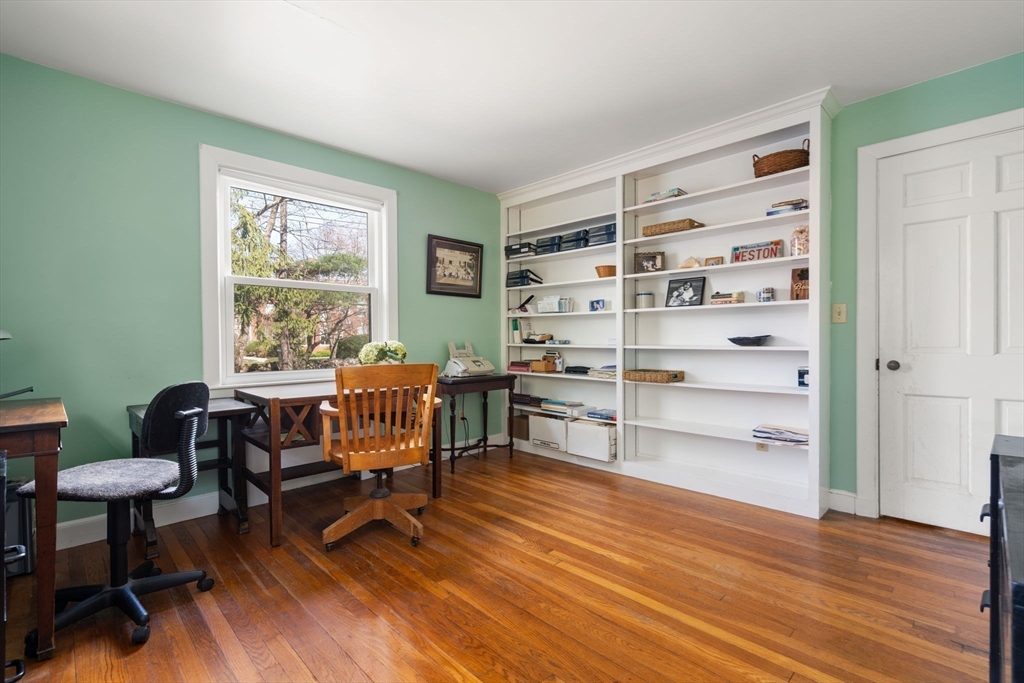 Weston, Massachusetts, 02493, United States, 4 Bedrooms Bedrooms, ,3 BathroomsBathrooms,Residential,For Sale,1804210
