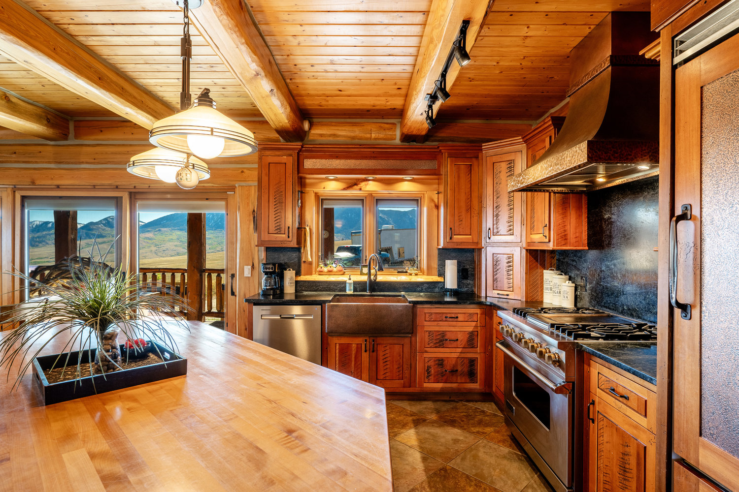 Sheridan, Wyoming, 82801, United States, 2 Bedrooms Bedrooms, ,2 BathroomsBathrooms,Residential,For Sale,1982775