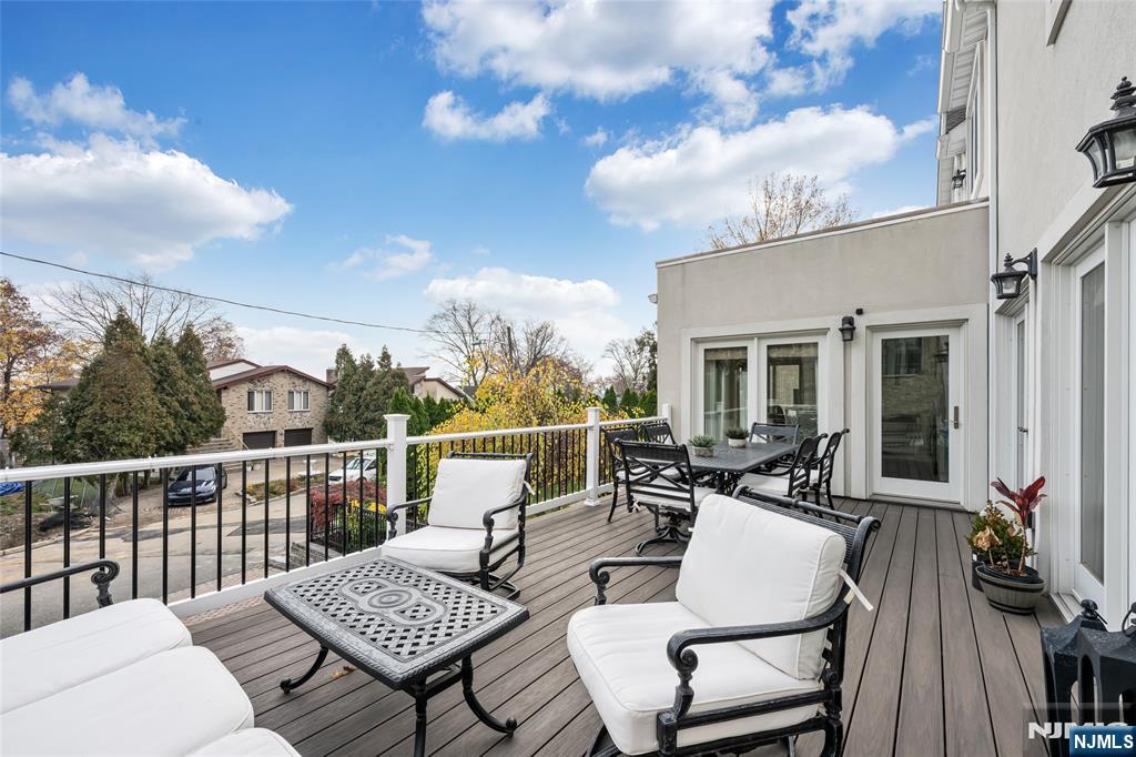 Cliffside Park, New Jersey, 07010, United States, 4 Bedrooms Bedrooms, ,5 BathroomsBathrooms,Residential,For Sale,1998497