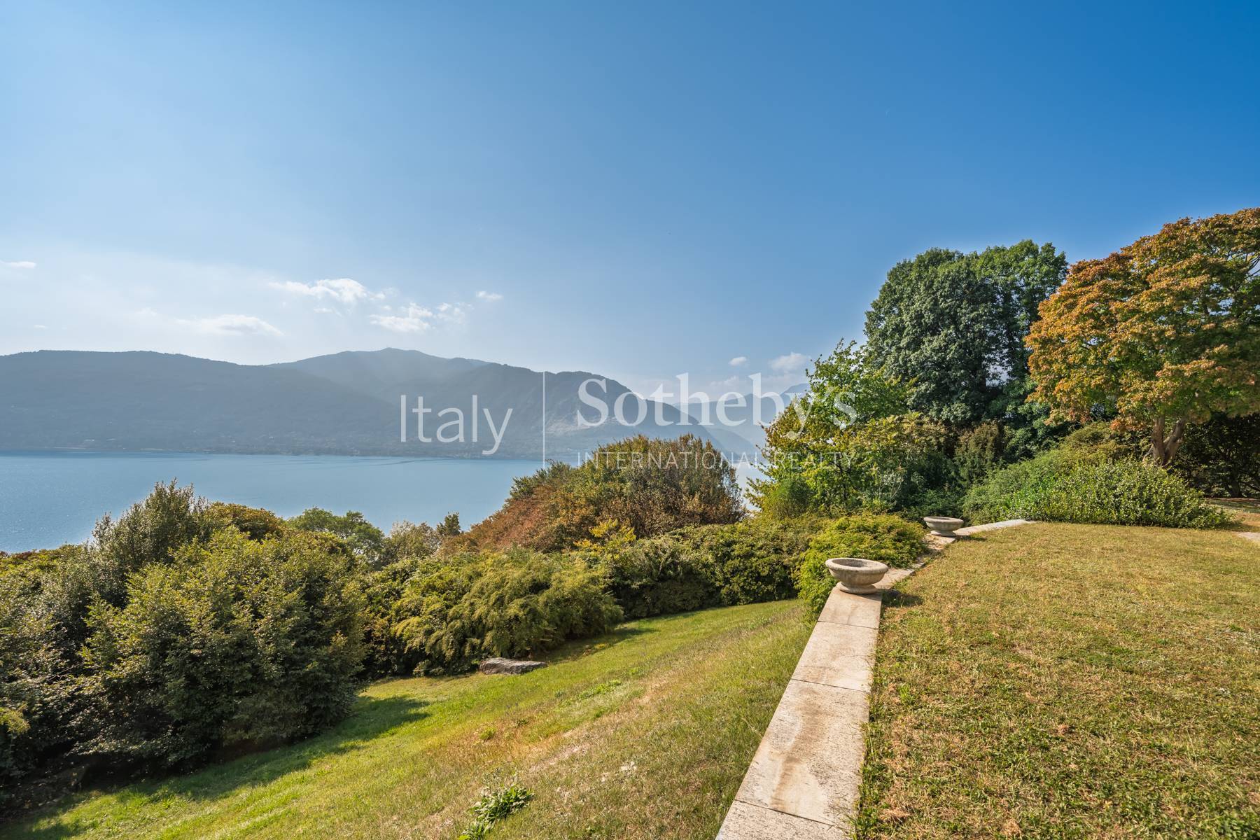  Elegant Villa with a Historic Park and Lake Views - 物件實景