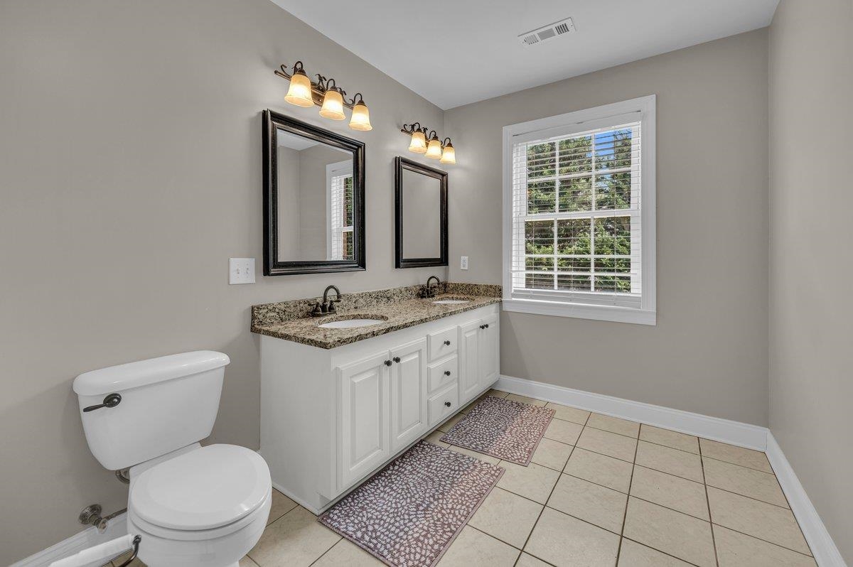 Landrum, South Carolina, 29356, United States, 5 Bedrooms Bedrooms, ,4 BathroomsBathrooms,Residential,For Sale,1915650