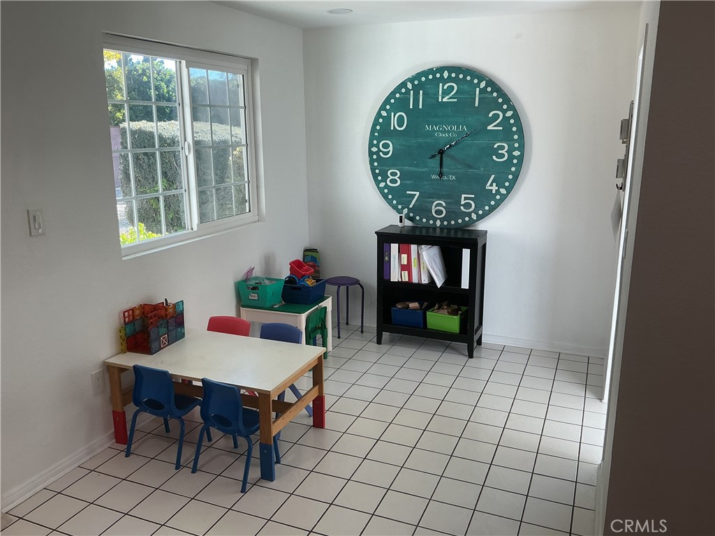 Reseda, California, 91335, United States, 6 Bedrooms Bedrooms, ,2 BathroomsBathrooms,Residential,For Sale,1993576