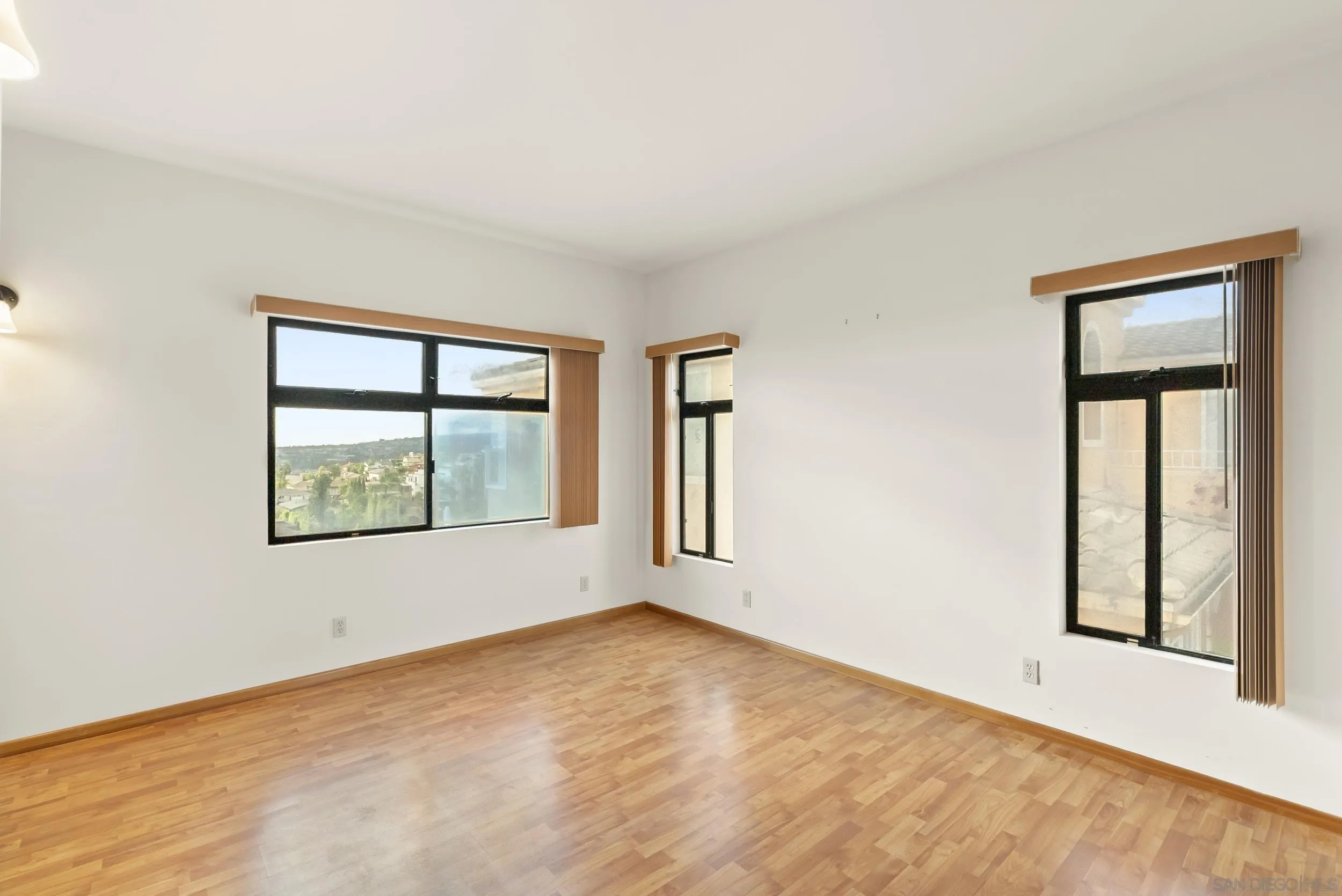 San Diego, California, 92117, United States, 3 Bedrooms Bedrooms, ,3 BathroomsBathrooms,Residential,For Sale,1966862