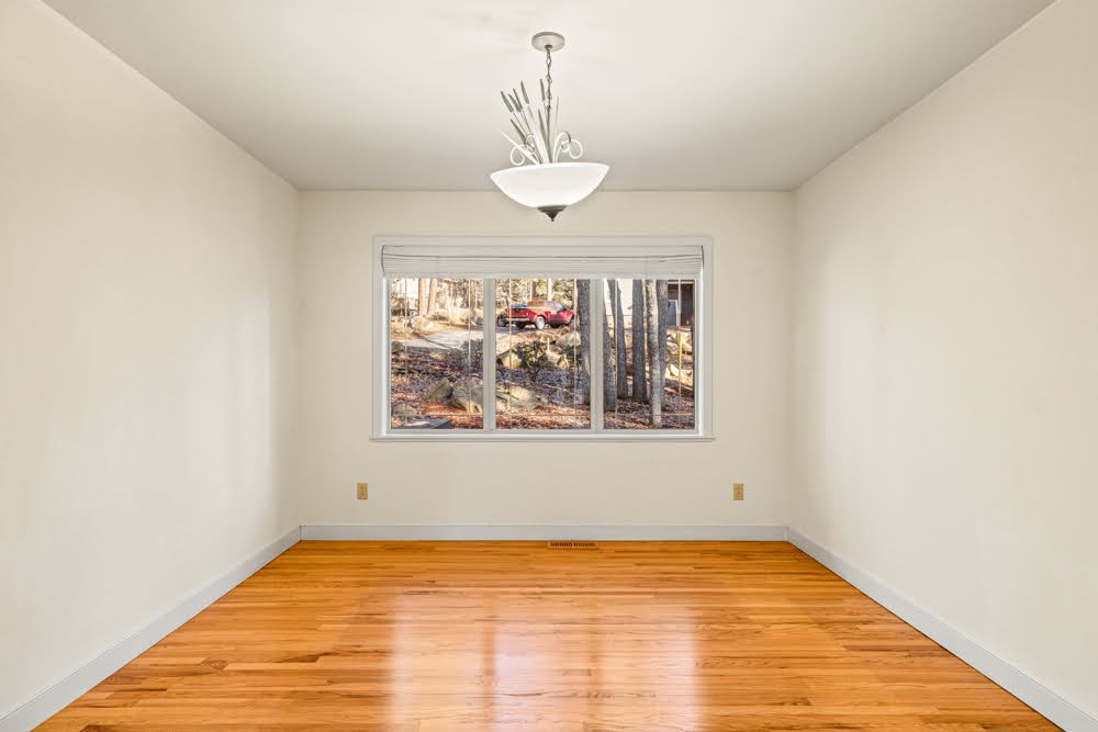 KLAMATH FALLS, Oregon, 97601, United States, 3 Bedrooms Bedrooms, ,4 BathroomsBathrooms,Residential,For Sale,1981715