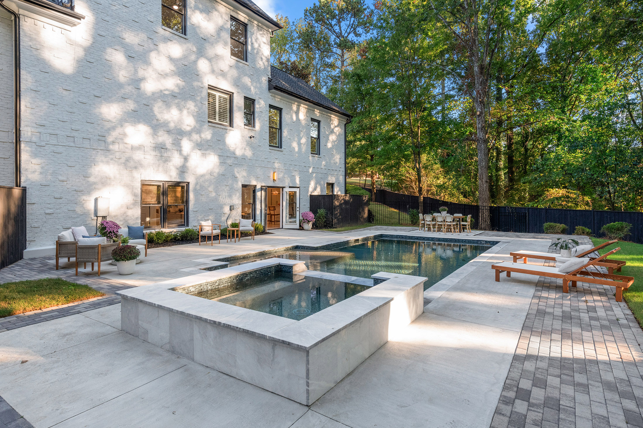  Exceptional Estate Combines Modern Luxury and Timeless Elegance - 物件實景
