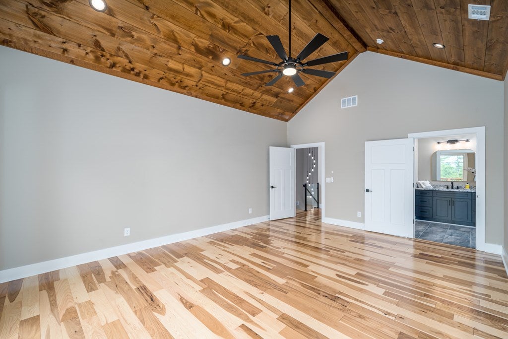 Ellijay, Georgia, 30540, United States, 4 Bedrooms Bedrooms, ,5 BathroomsBathrooms,Residential,For Sale,1858982