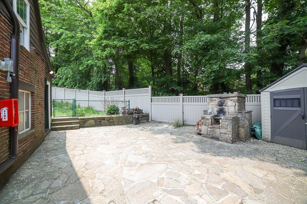 Worcester, Massachusetts, 01609, United States, 5 Bedrooms Bedrooms, ,4 BathroomsBathrooms,Residential,For Sale,1907639