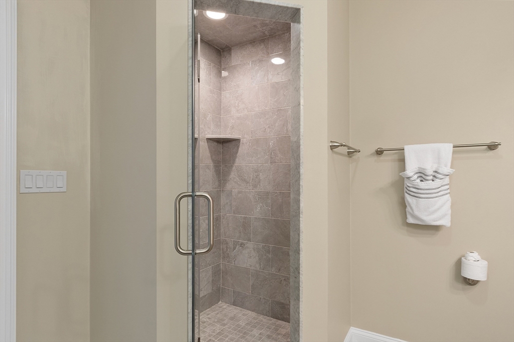 Lynnfield, Massachusetts, 01940, United States, 2 Bedrooms Bedrooms, ,3 BathroomsBathrooms,Residential,For Sale,1991893