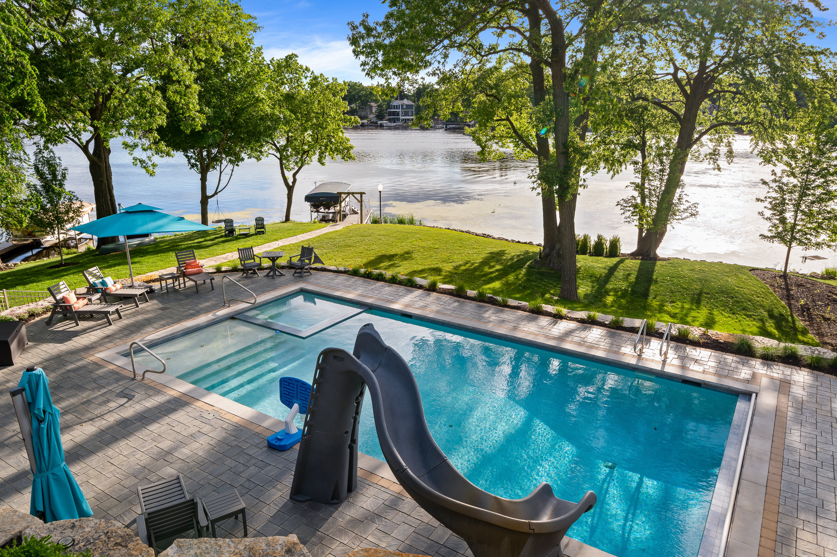  The Pinnacle of Luxury Living: 2.3-Acre Private Tichigan Lake Estate - 物件實景