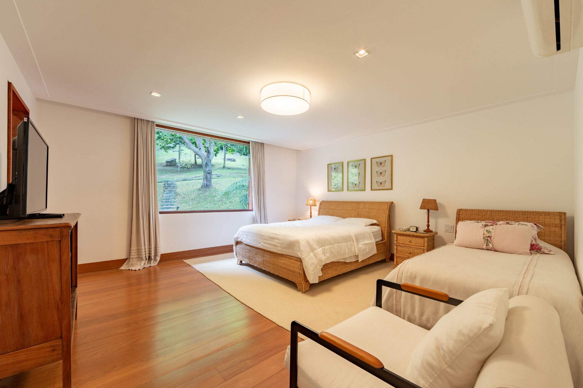 Signature residence integrated with nature in a private mountain setting - 物件實景