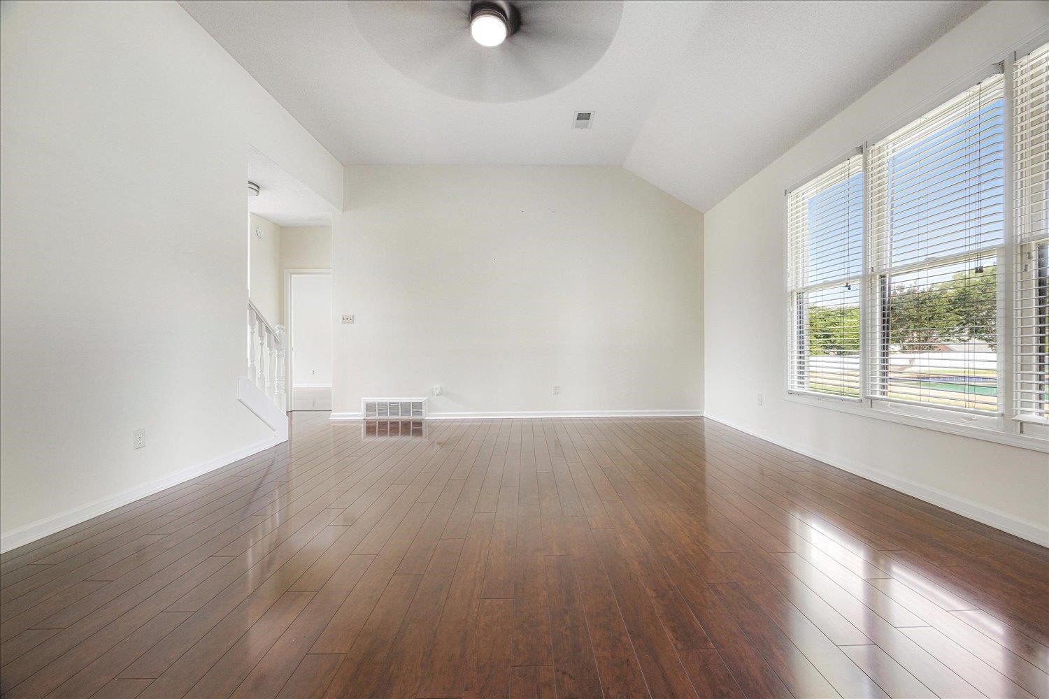Lakeland, Tennessee, 38002, United States, 5 Bedrooms Bedrooms, ,3 BathroomsBathrooms,Residential,For Sale,1866419