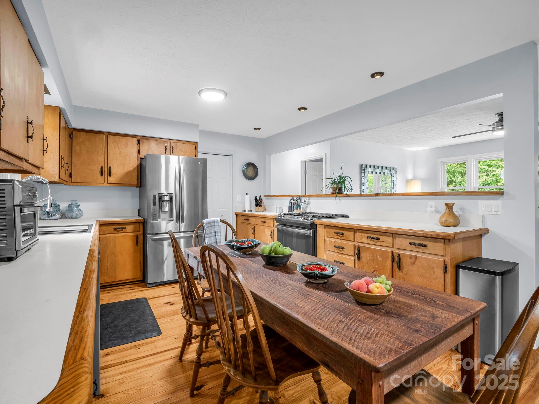 Saluda, North Carolina, 28773, United States, 4 Bedrooms Bedrooms, ,2 BathroomsBathrooms,Residential,For Sale,1978089