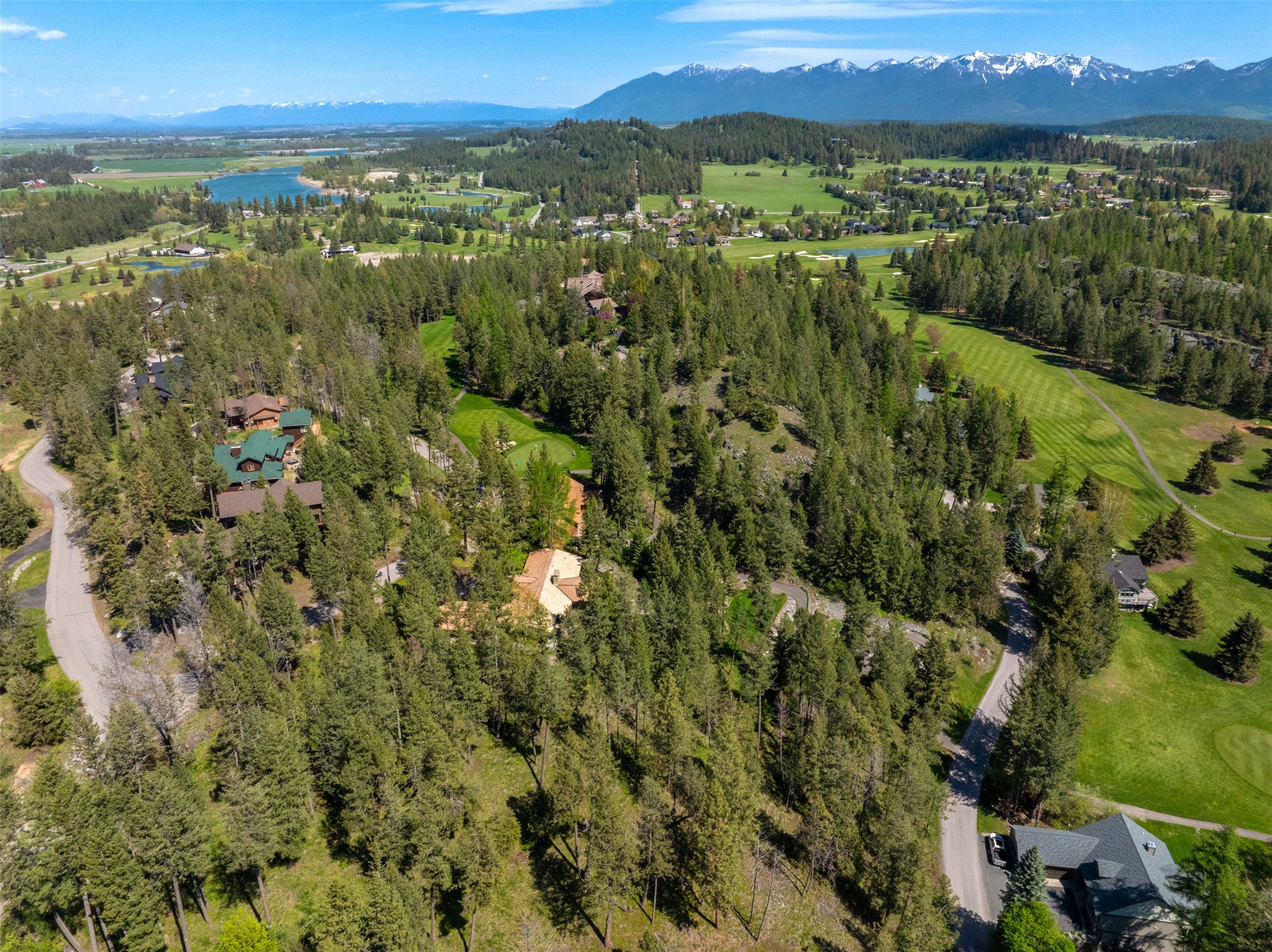  137 & 133 Eagle Bend Drive - 物件實景