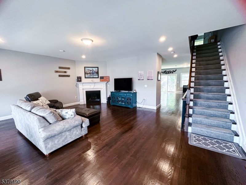 Butler Boro, New Jersey, 07405, United States, 3 Bedrooms Bedrooms, ,3 BathroomsBathrooms,Residential,For Sale,1926300