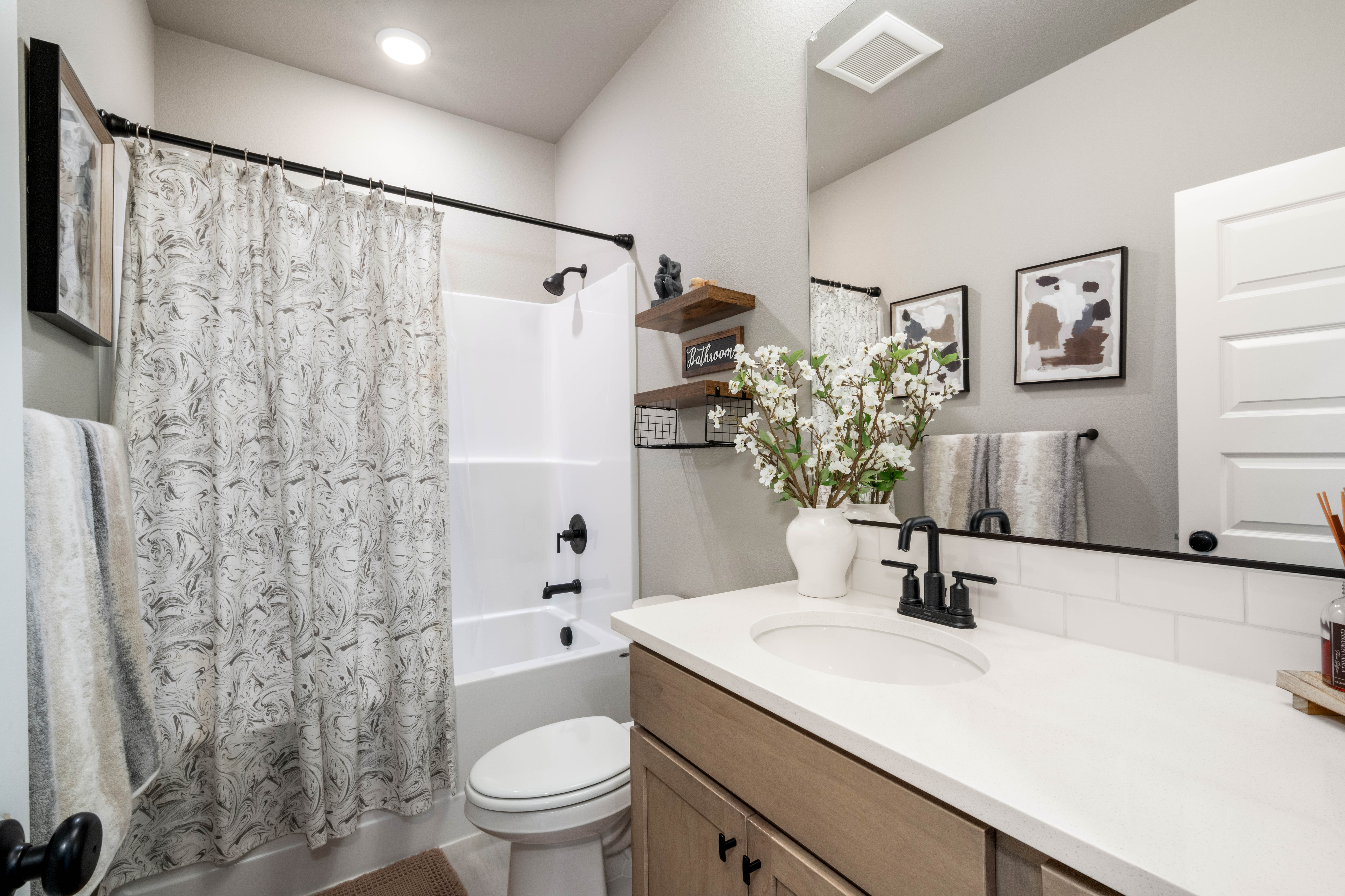  2024 West Richland Gem + RV Parking - 物件實景