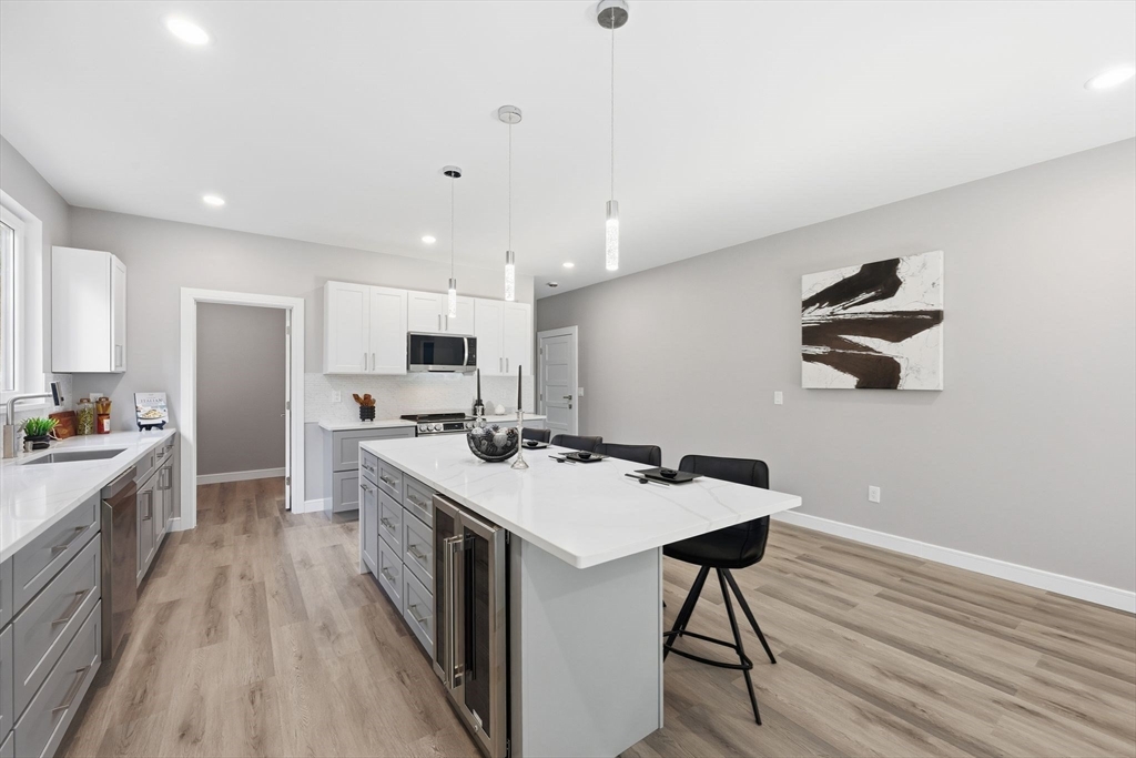 Holyoke, Massachusetts, 01040, United States, 3 Bedrooms Bedrooms, ,3 BathroomsBathrooms,Residential,For Sale,2003415