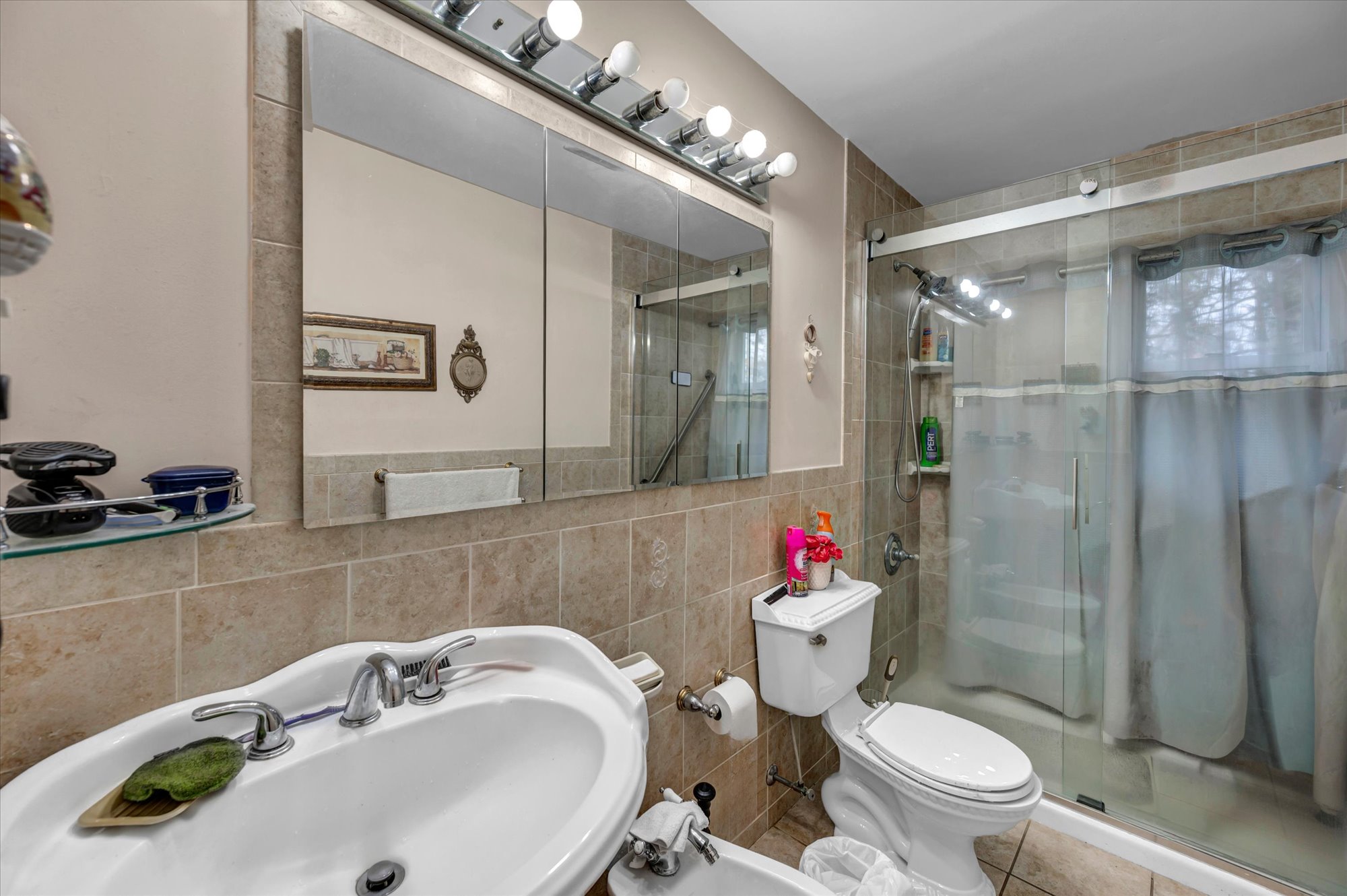 Trumbull, Connecticut, 06611, United States, 3 Bedrooms Bedrooms, ,2 BathroomsBathrooms,Residential,For Sale,1999196