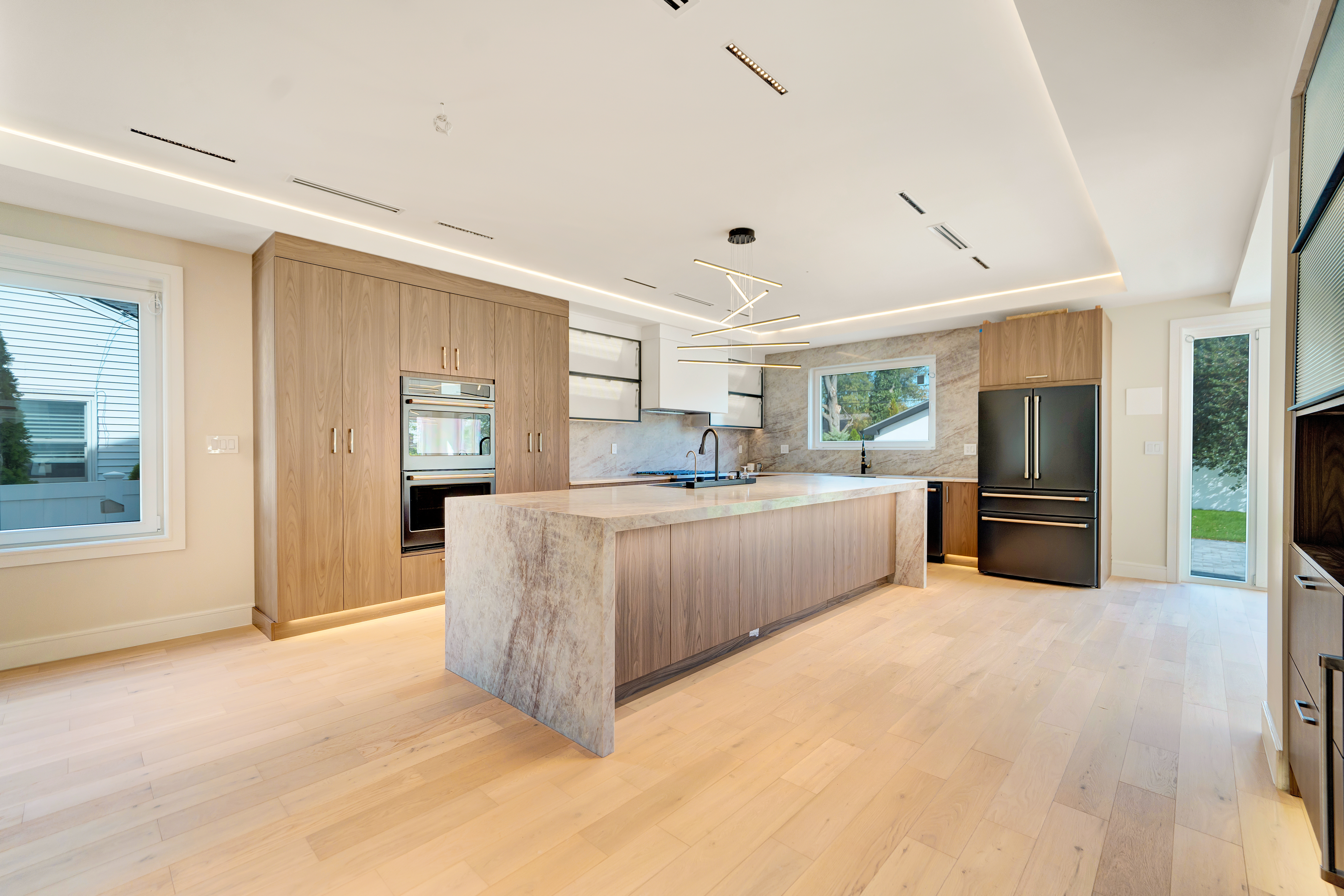  748 Carman Avenue, Westbury, NY, 11590 - 物件實景