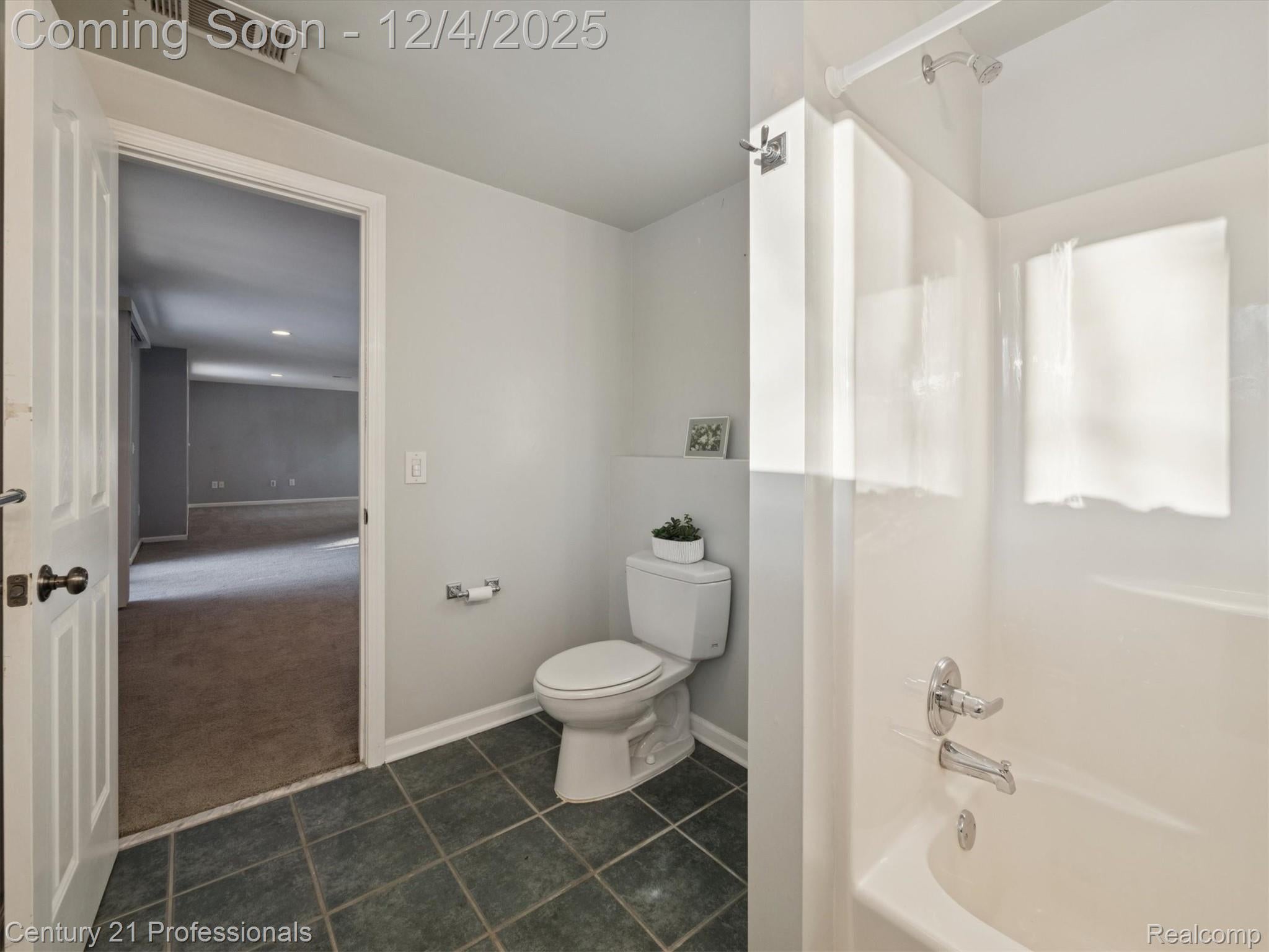 Orion, Michigan, 48360, United States, 4 Bedrooms Bedrooms, ,4 BathroomsBathrooms,Residential,For Sale,2001208