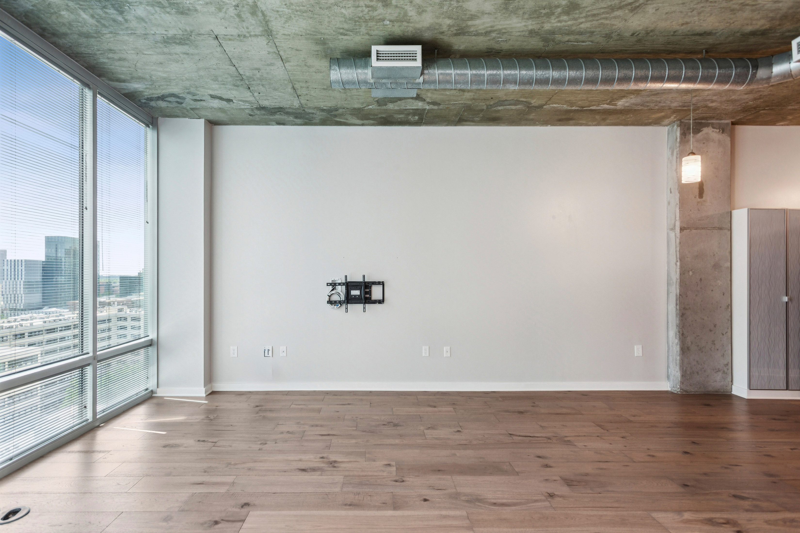  Updated Midtown Condo with Floor-To-Ceiling Windows - 物件實景