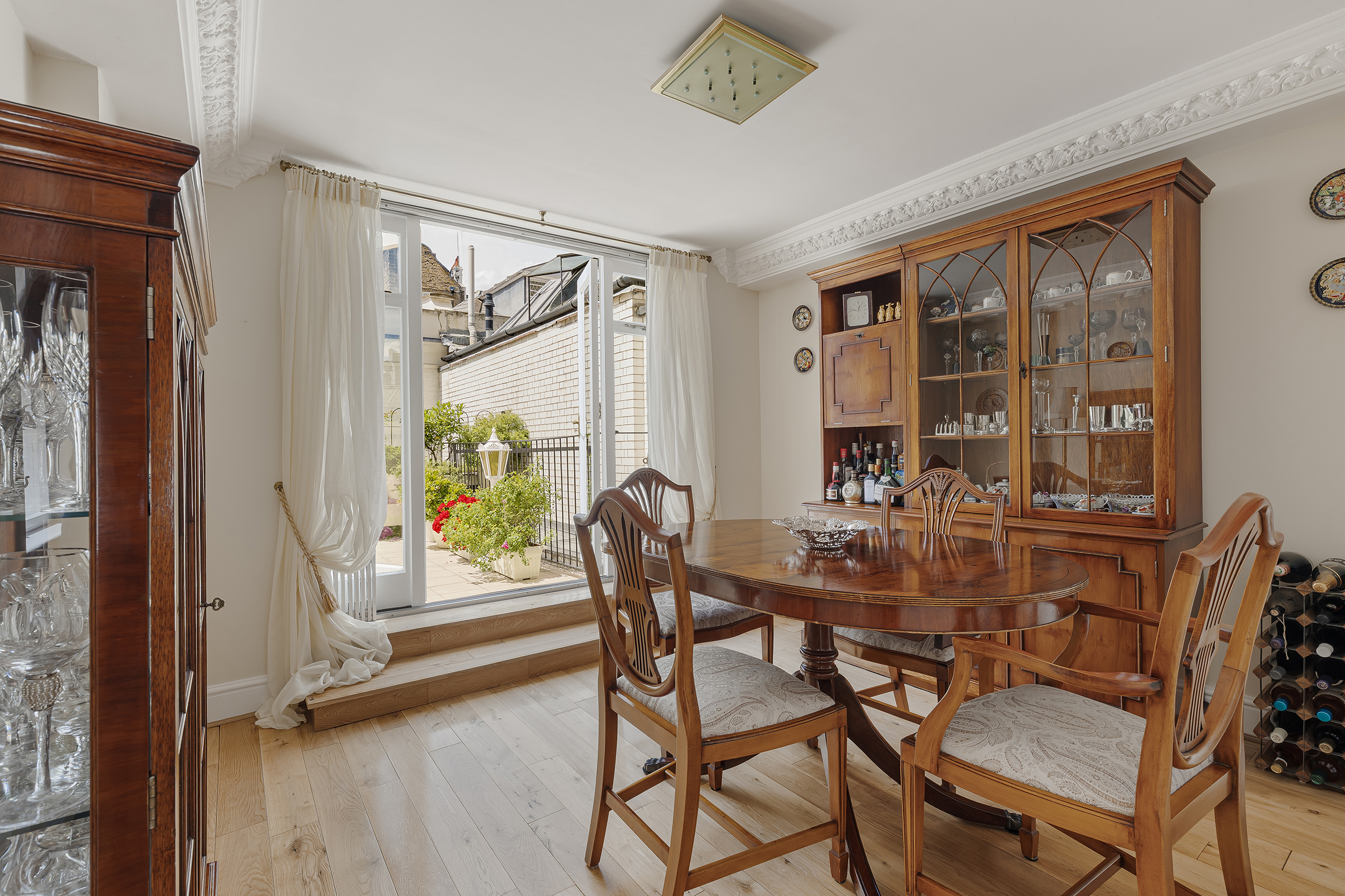  A Maisonette with a West-Facing Terrace on Queen